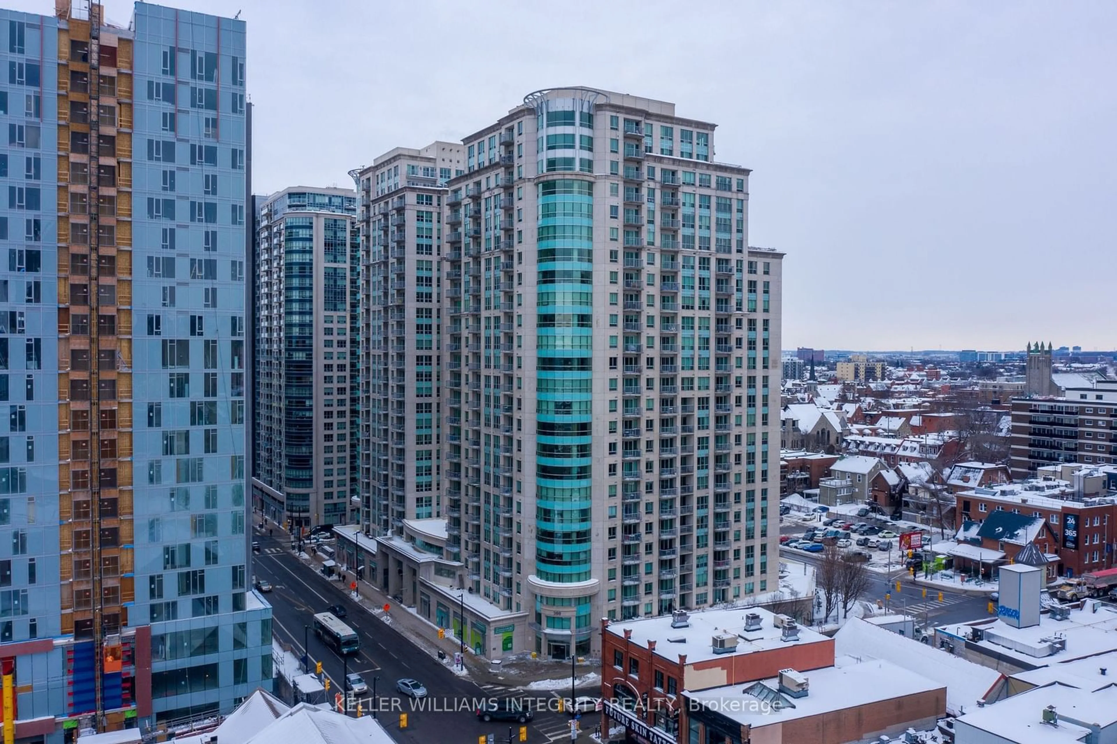 A pic from outside/outdoor area/front of a property/back of a property/a pic from drone, city buildings view from balcony for 200 Rideau St #610, Lower Town - Sandy Hill Ontario K1N 5Y1