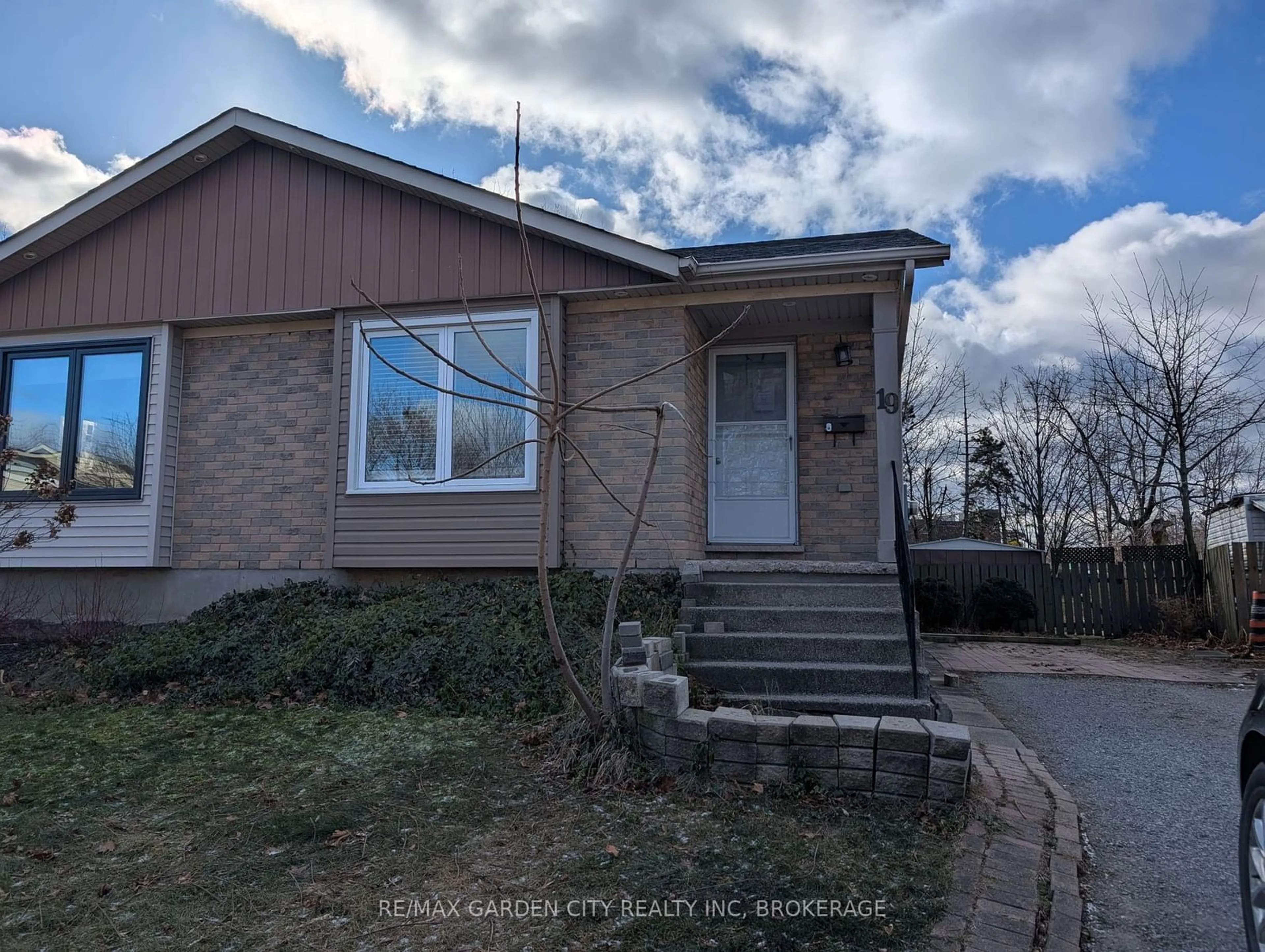 Unknown for 19 CECELIA Crt, St. Catharines Ontario L2M 7R7