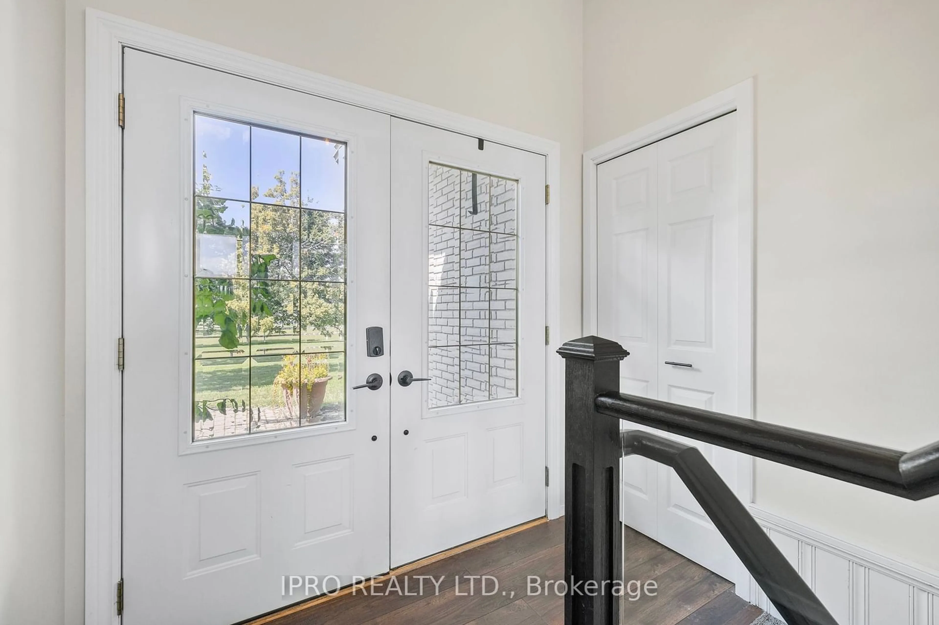 Indoor entryway for 246044 County Rd 16 Rd, Mono Ontario L9W 6K2