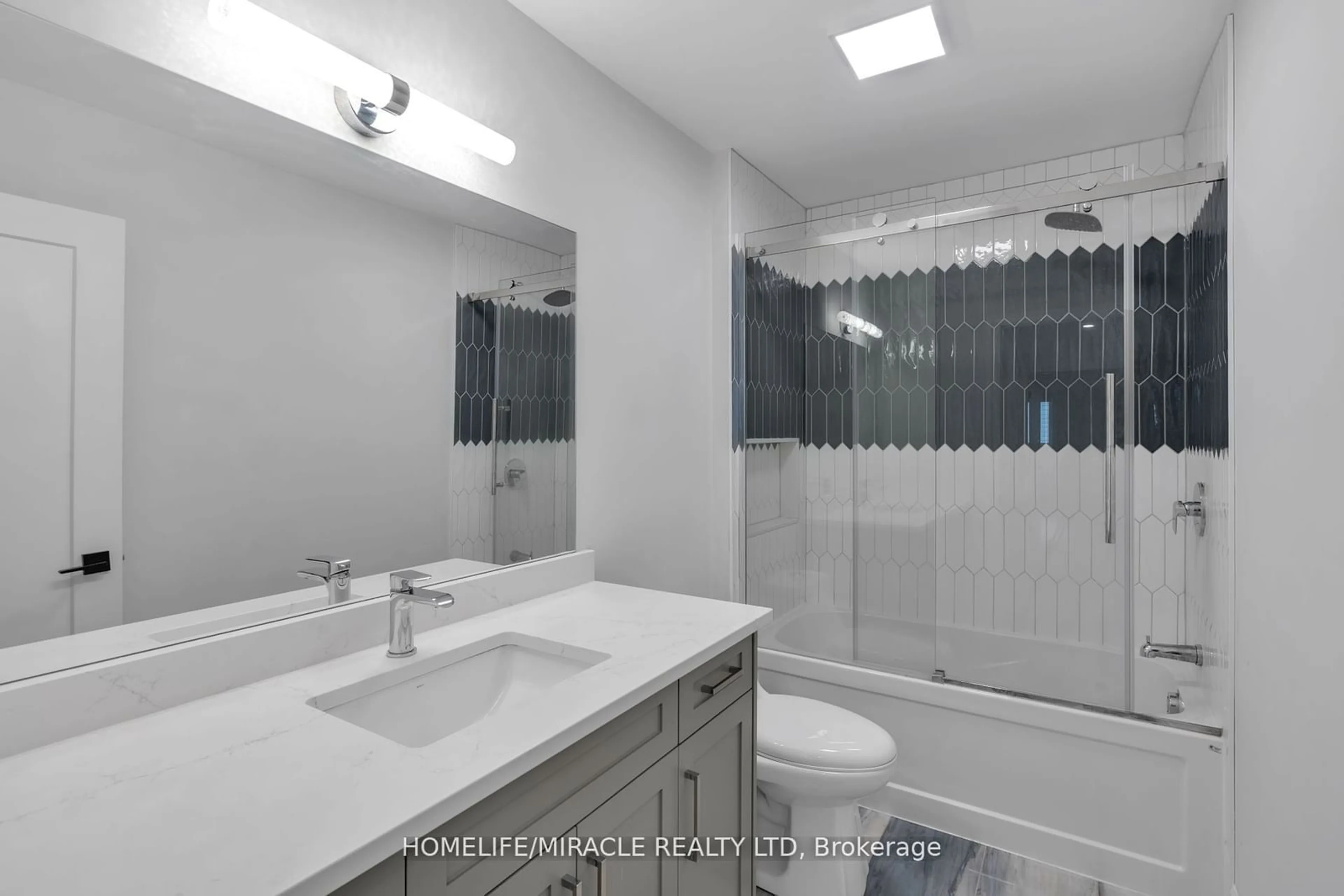 Standard bathroom, ceramic/tile floor for 115 Jefferson St, Lucan Biddulph Ontario N0M 2J0