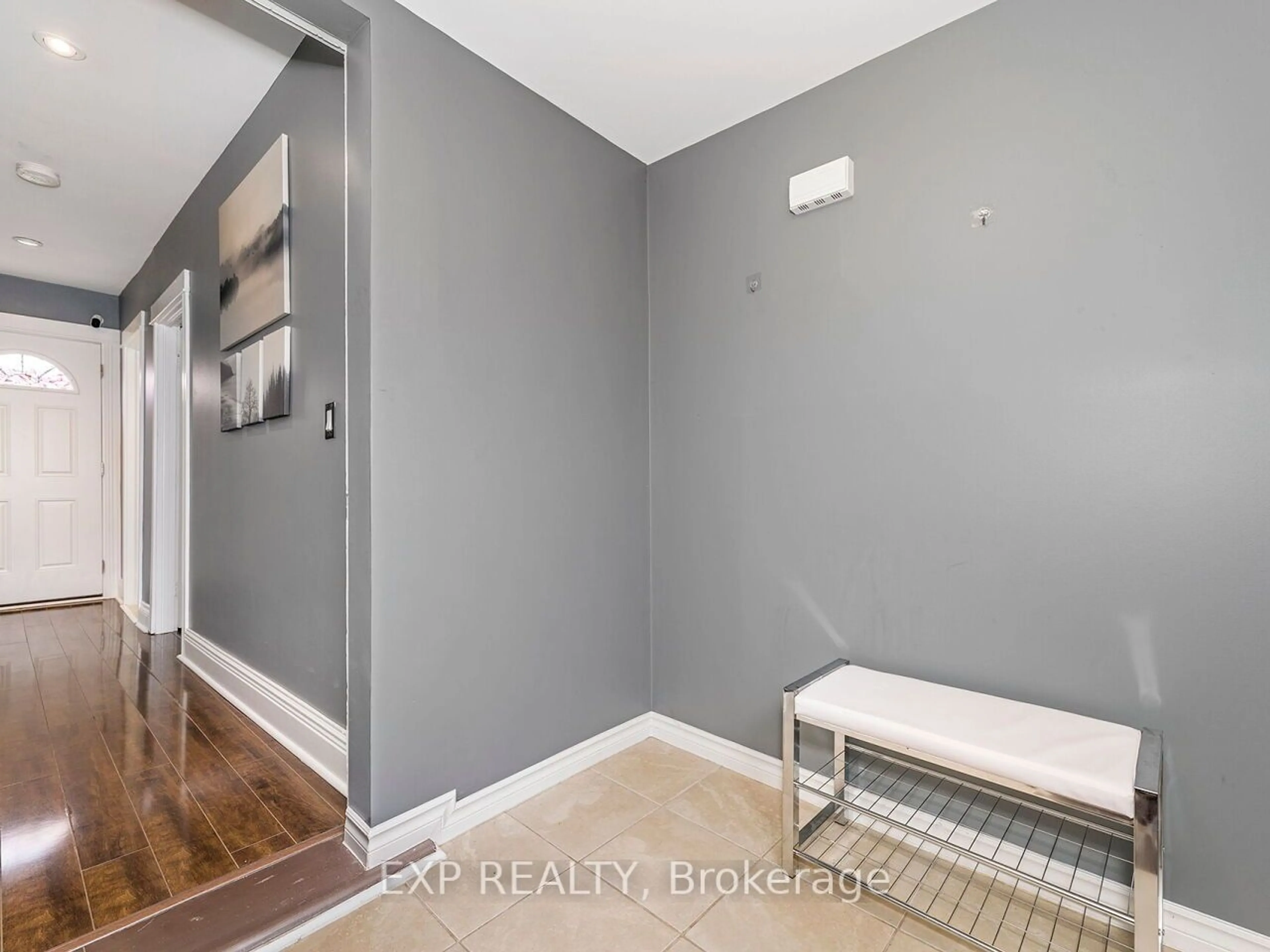 Indoor entryway for 95 Edinburgh Ave, Hamilton Ontario L8H 2C6