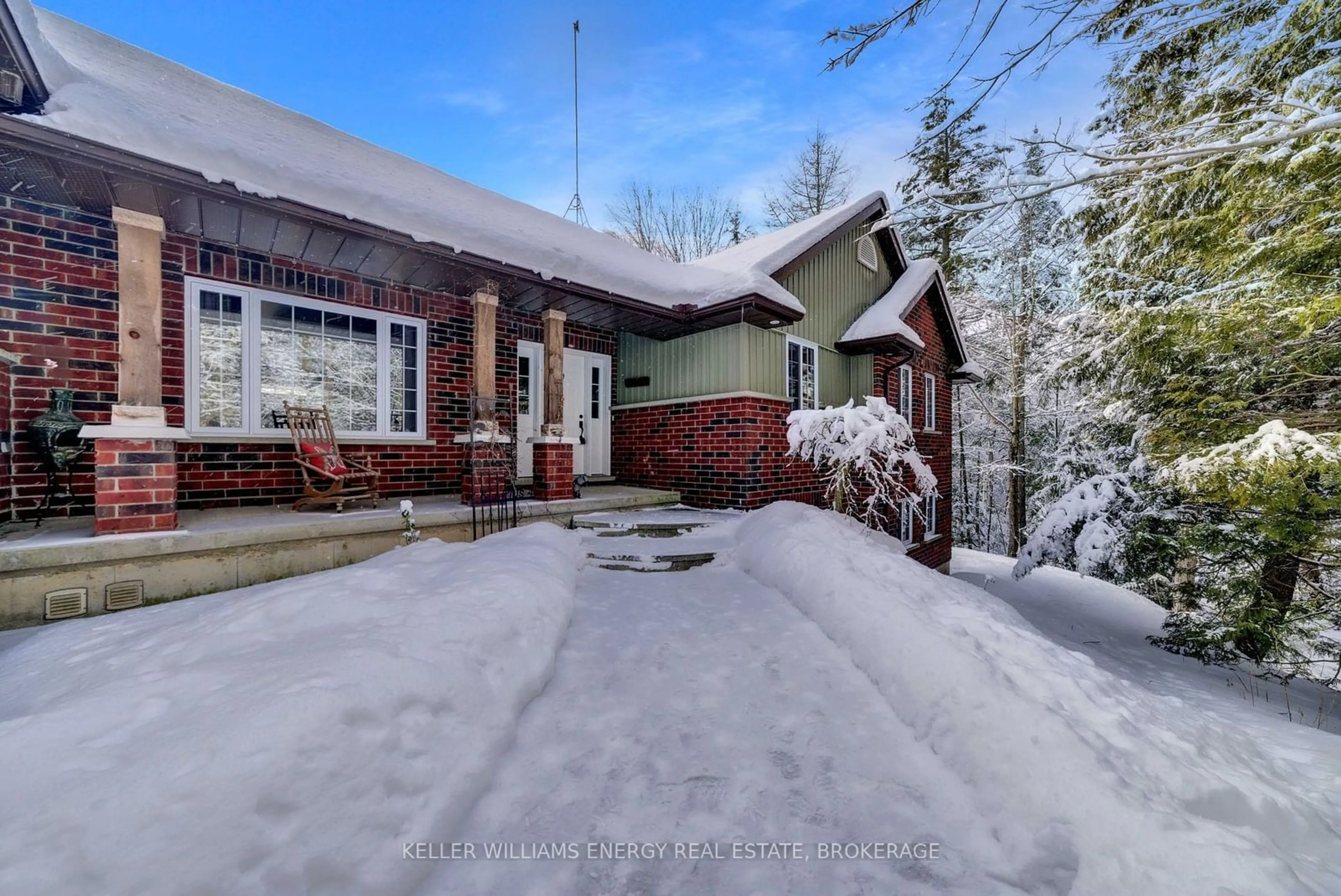 A pic from outside/outdoor area/front of a property/back of a property/a pic from drone, street for 2 Deerfield Dr, Quinte West Ontario K8V 0B2
