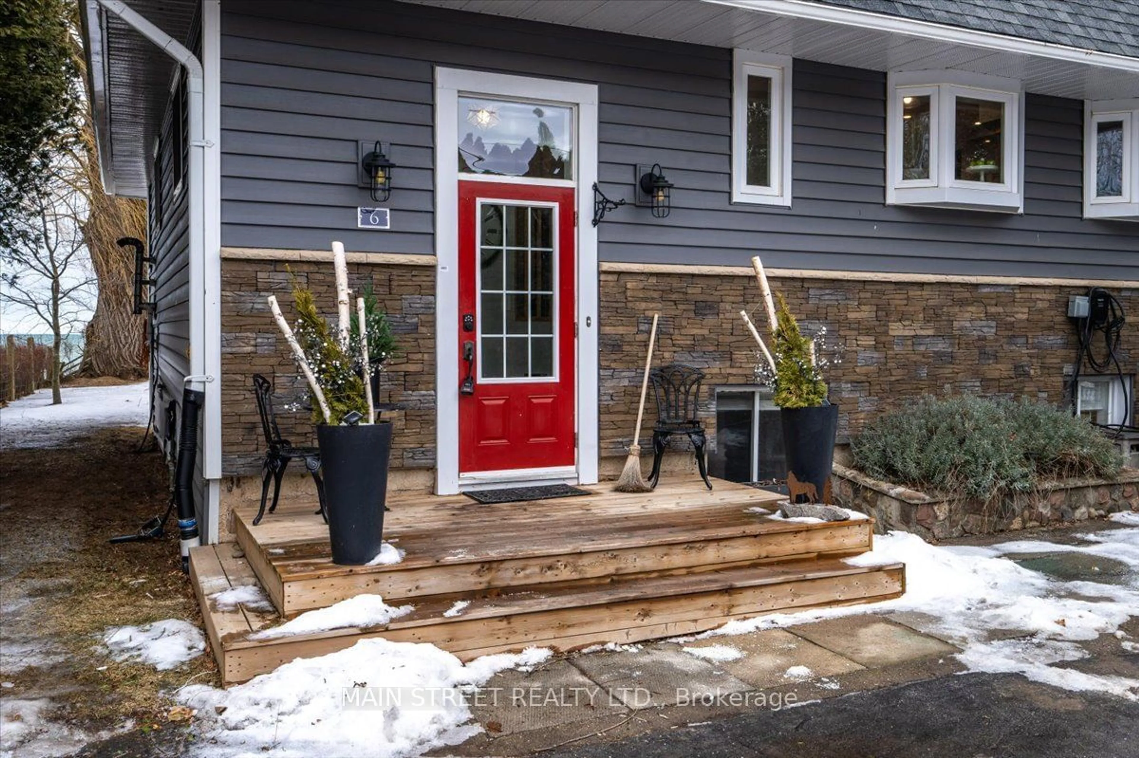 Indoor entryway for 6 Firelane 6A, Niagara-on-the-Lake Ontario L0S 1J0