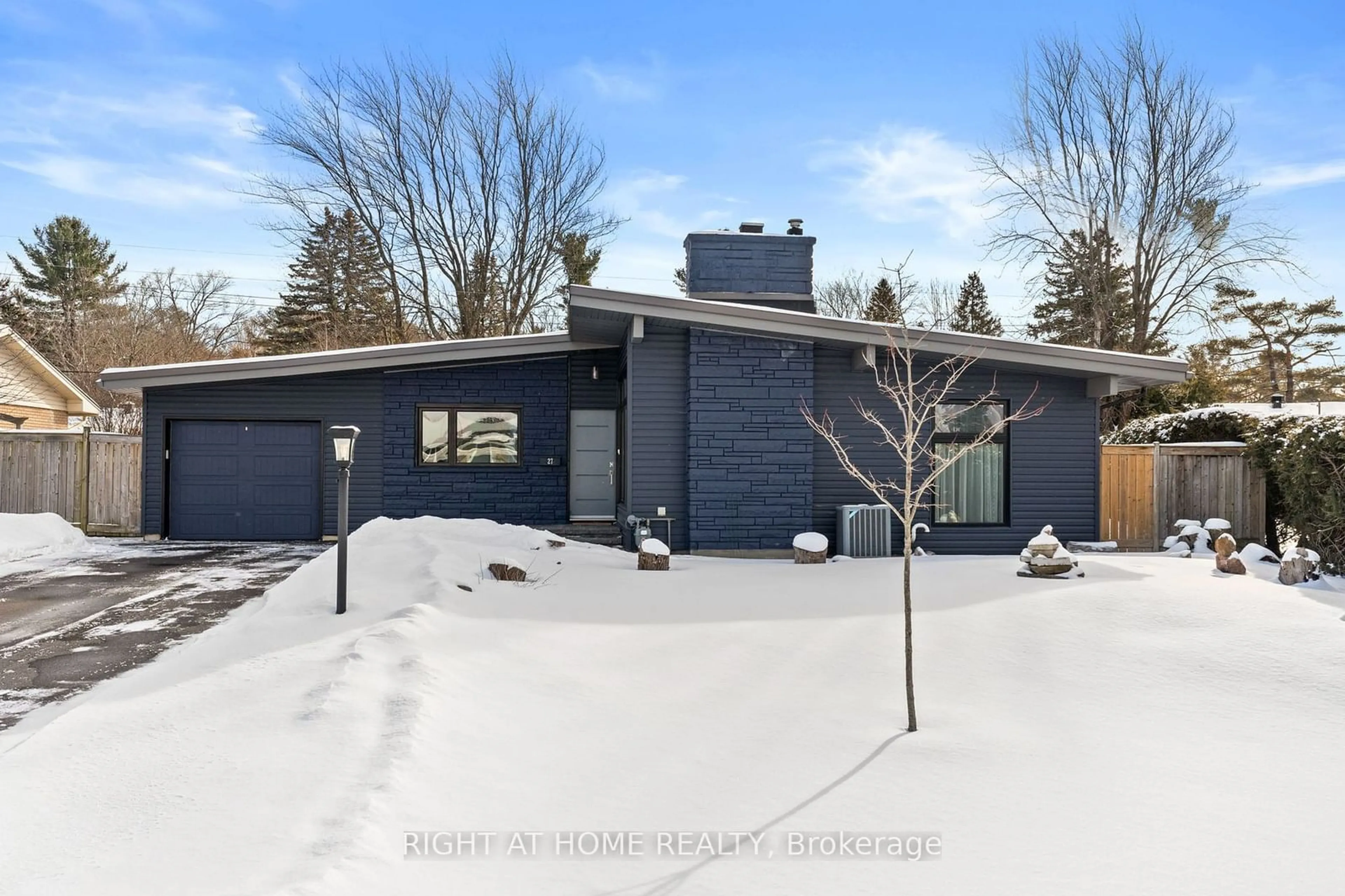 A pic from outside/outdoor area/front of a property/back of a property/a pic from drone, street for 27 Thorncliff Pl, Bells Corners and South to Fallowfield Ontario K2H 6L4