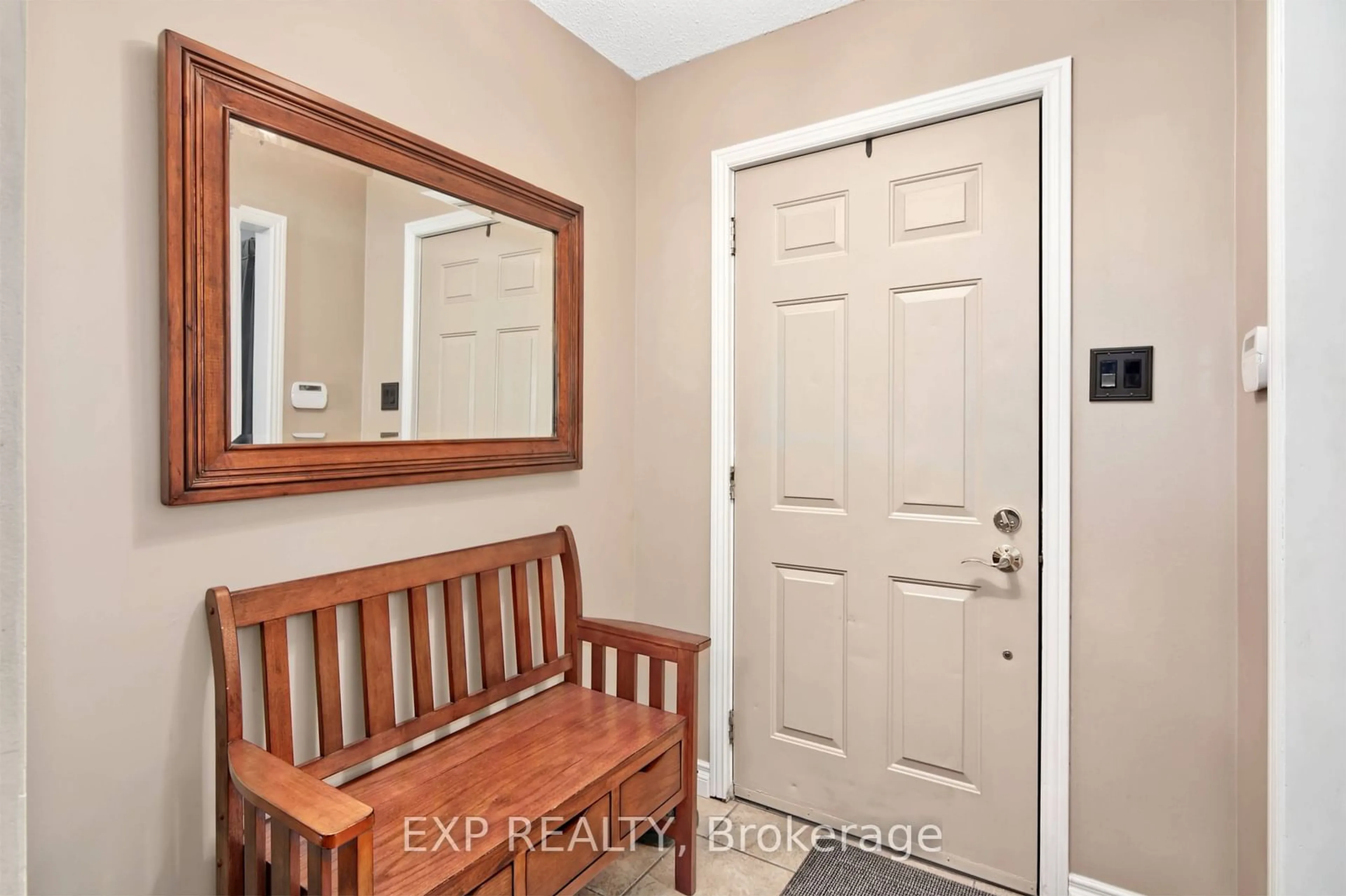 Indoor entryway for 304 Conway Dr, London Ontario N6E 3J7