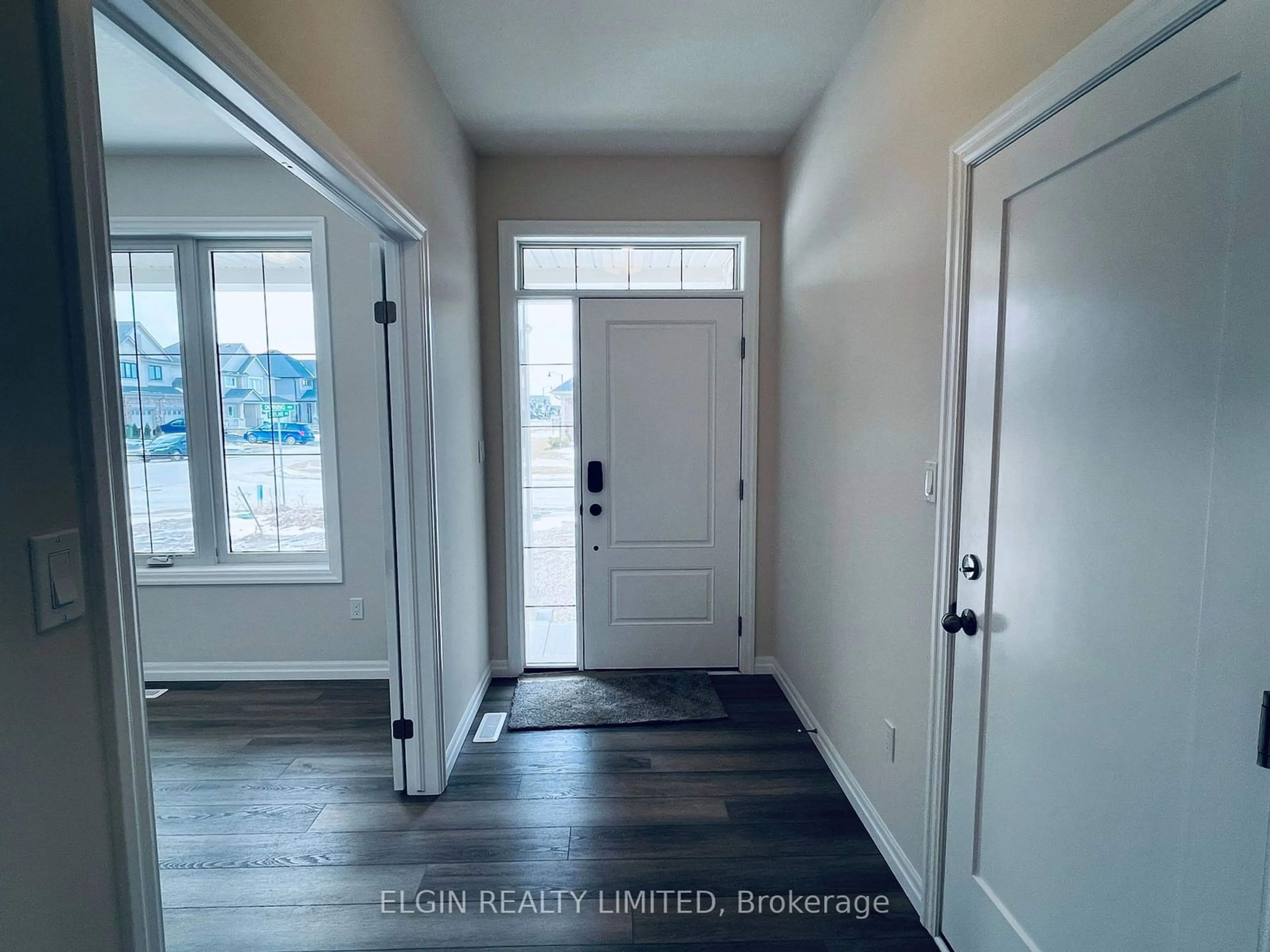 Indoor entryway for 56 Dunning Way, St. Thomas Ontario N5R 0P8