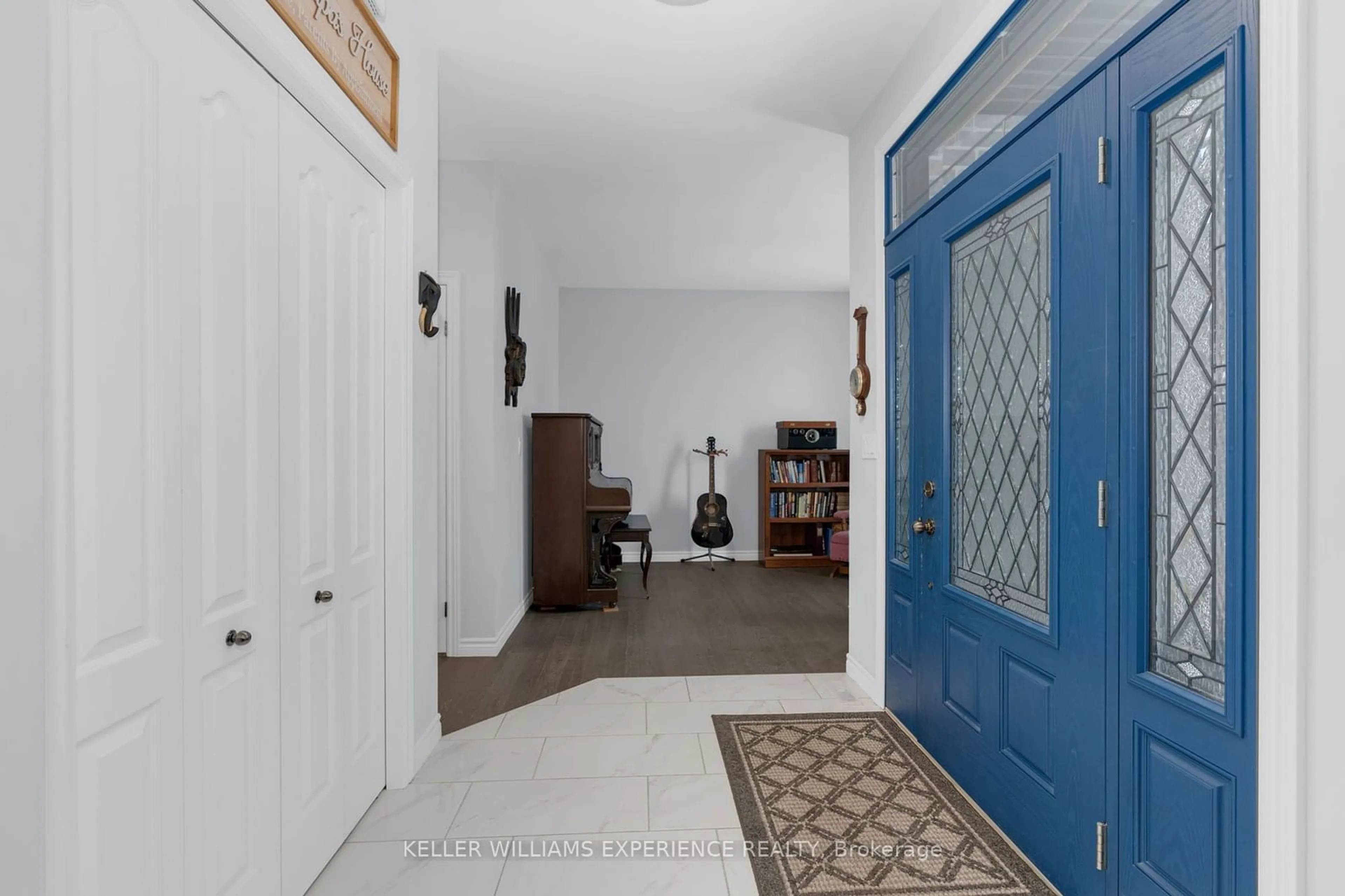 Indoor entryway for 58 Lock St, East Zorra-Tavistock Ontario N0J 1M0