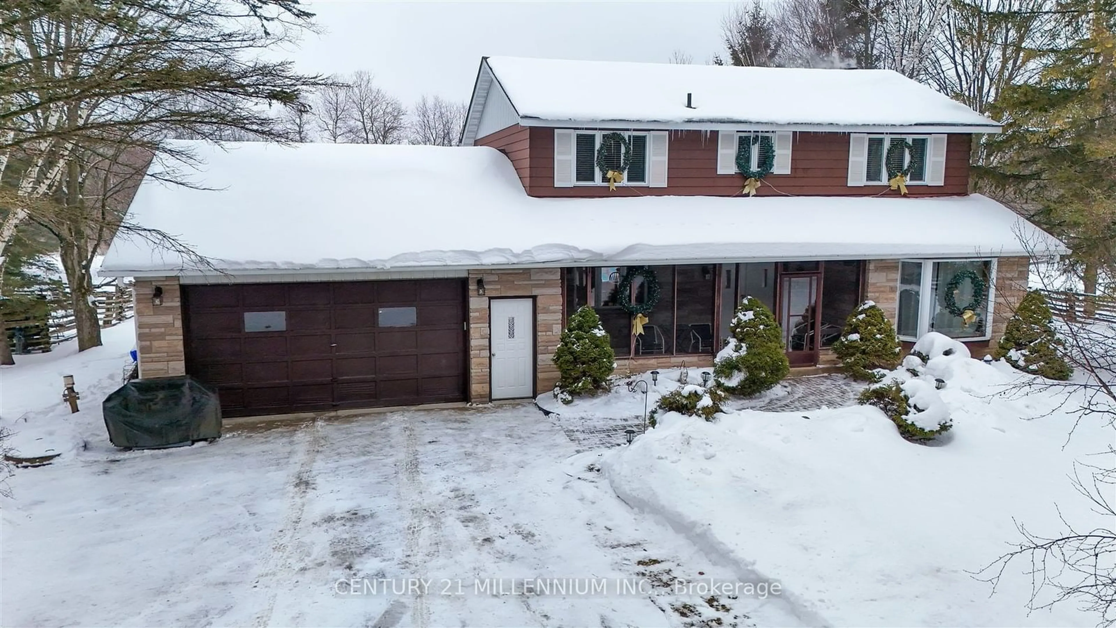 A pic from outside/outdoor area/front of a property/back of a property/a pic from drone, street for 5450 First Line, Erin Ontario L7J 2L9