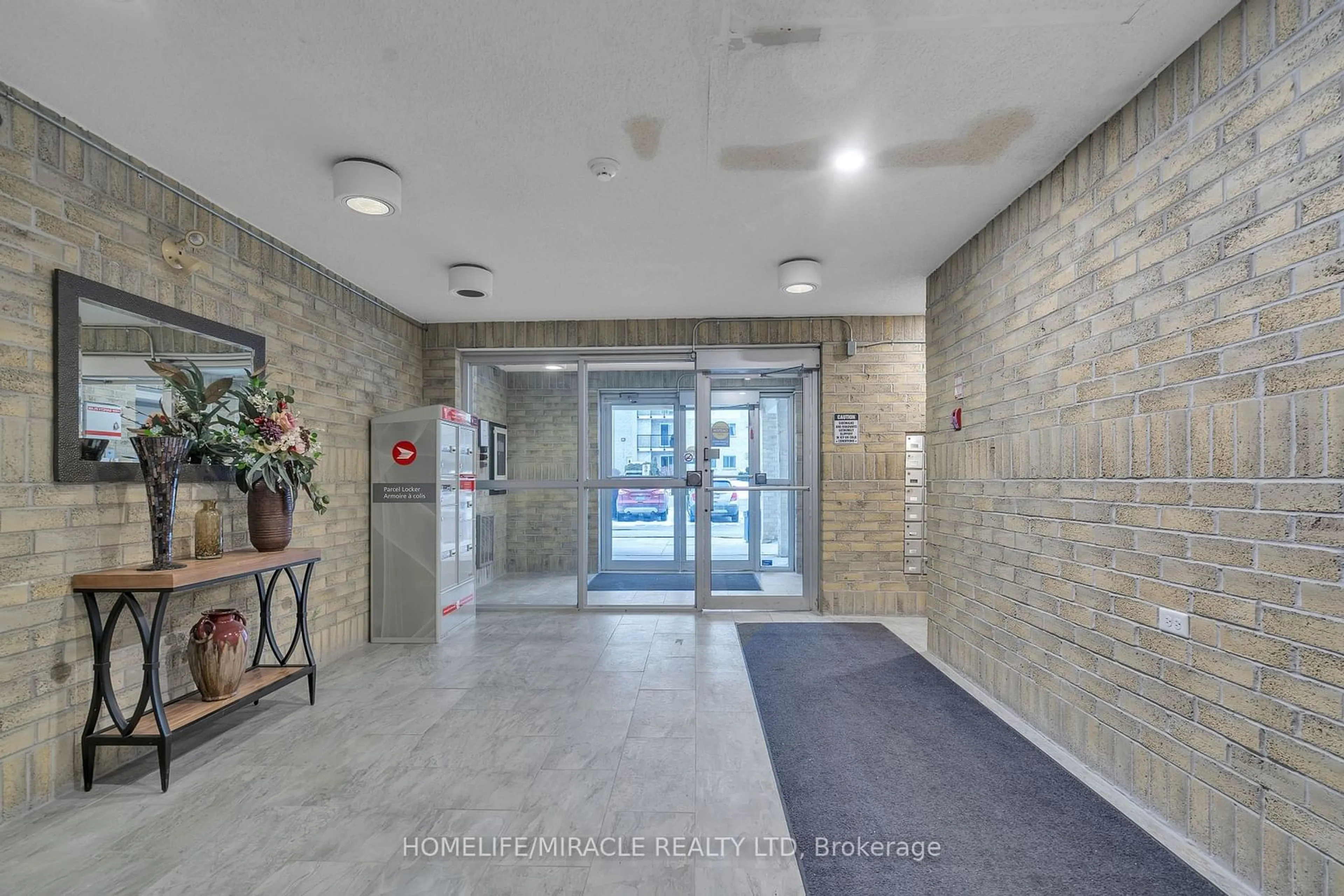 Indoor foyer for 731 Deveron Cres #305, London Ontario N5Z 4X6