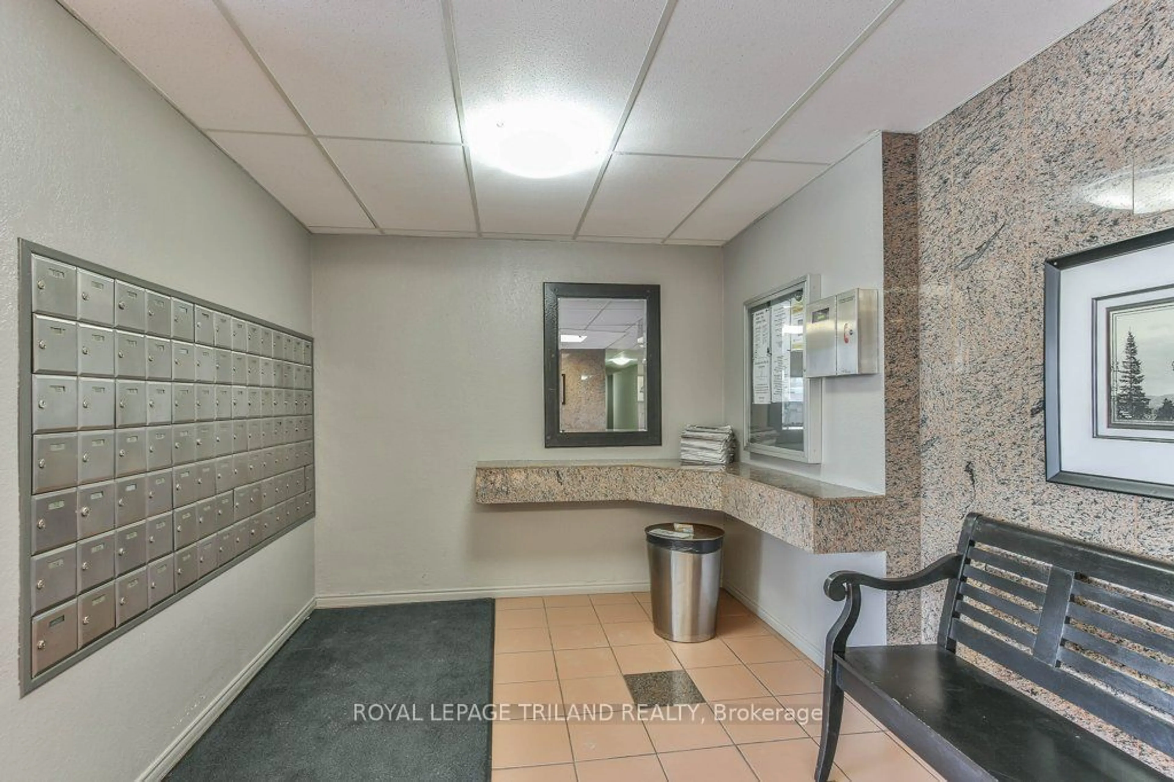 Standard bathroom, ceramic/tile floor for 521 RIVERSIDE Dr #506, London Ontario N6H 5E2