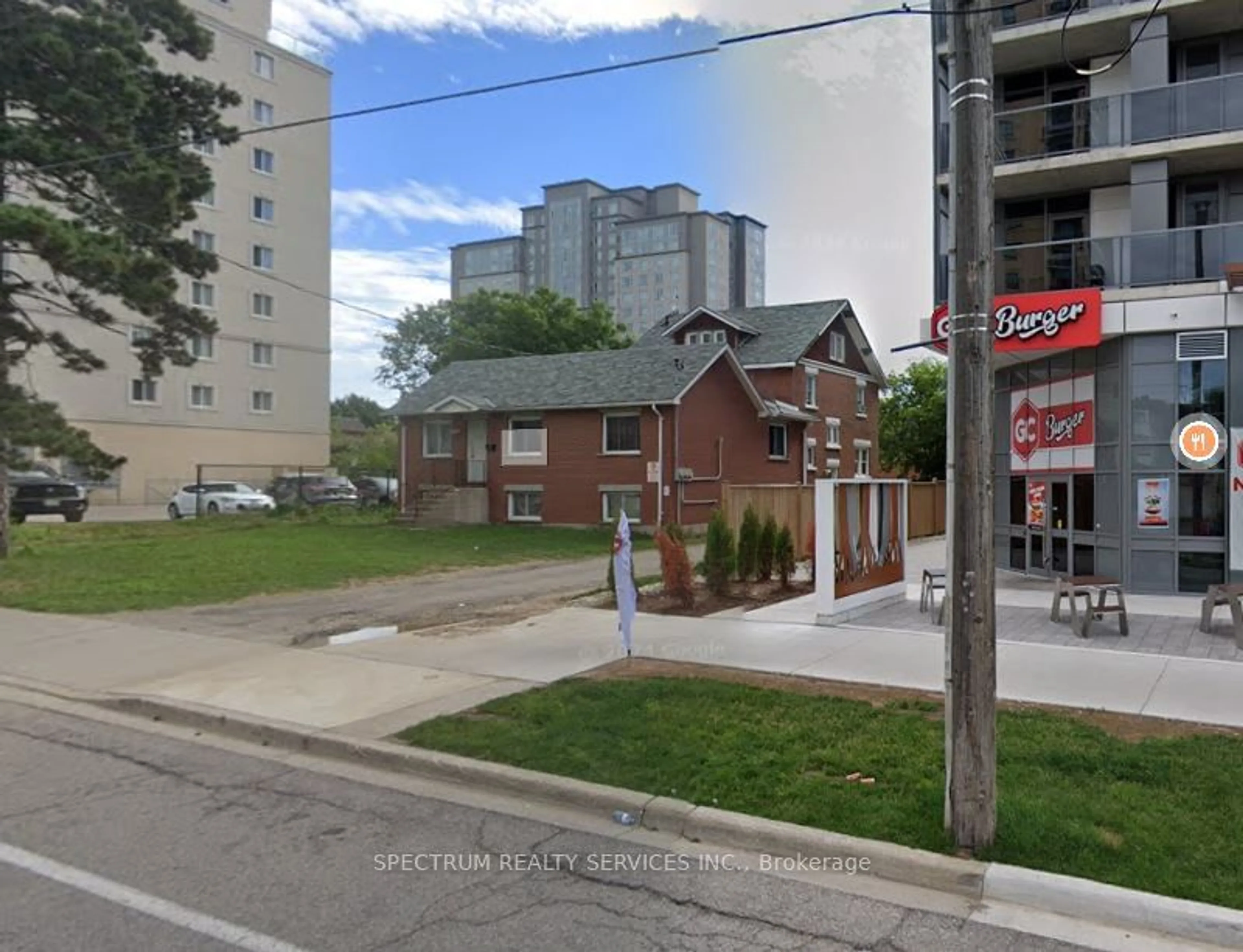 A pic from outside/outdoor area/front of a property/back of a property/a pic from drone, street for 310 King St, Waterloo Ontario N2J 2Z2