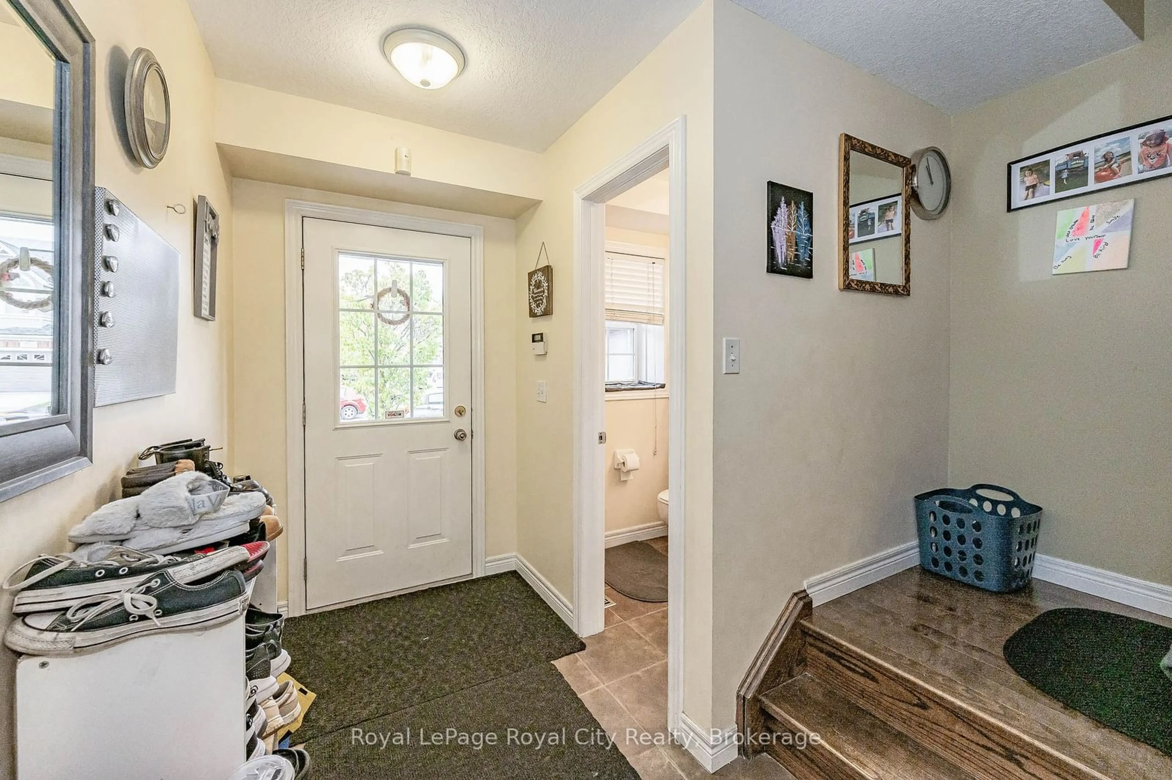 Indoor entryway for 19 Sinclair St, Guelph Ontario N1L 1S1