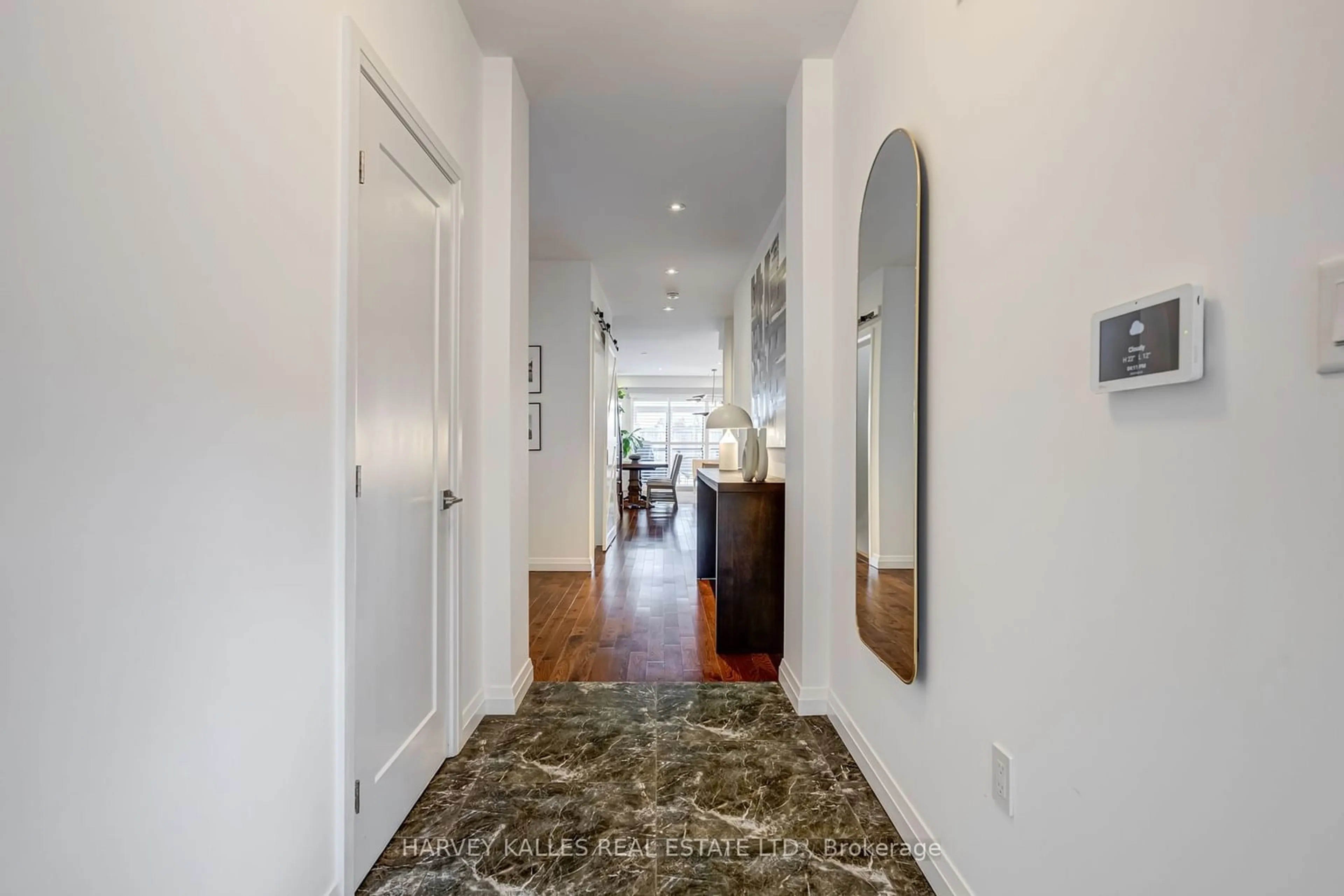 Indoor foyer for 35 Midhurst Hts #22, Hamilton Ontario L8J 0K9