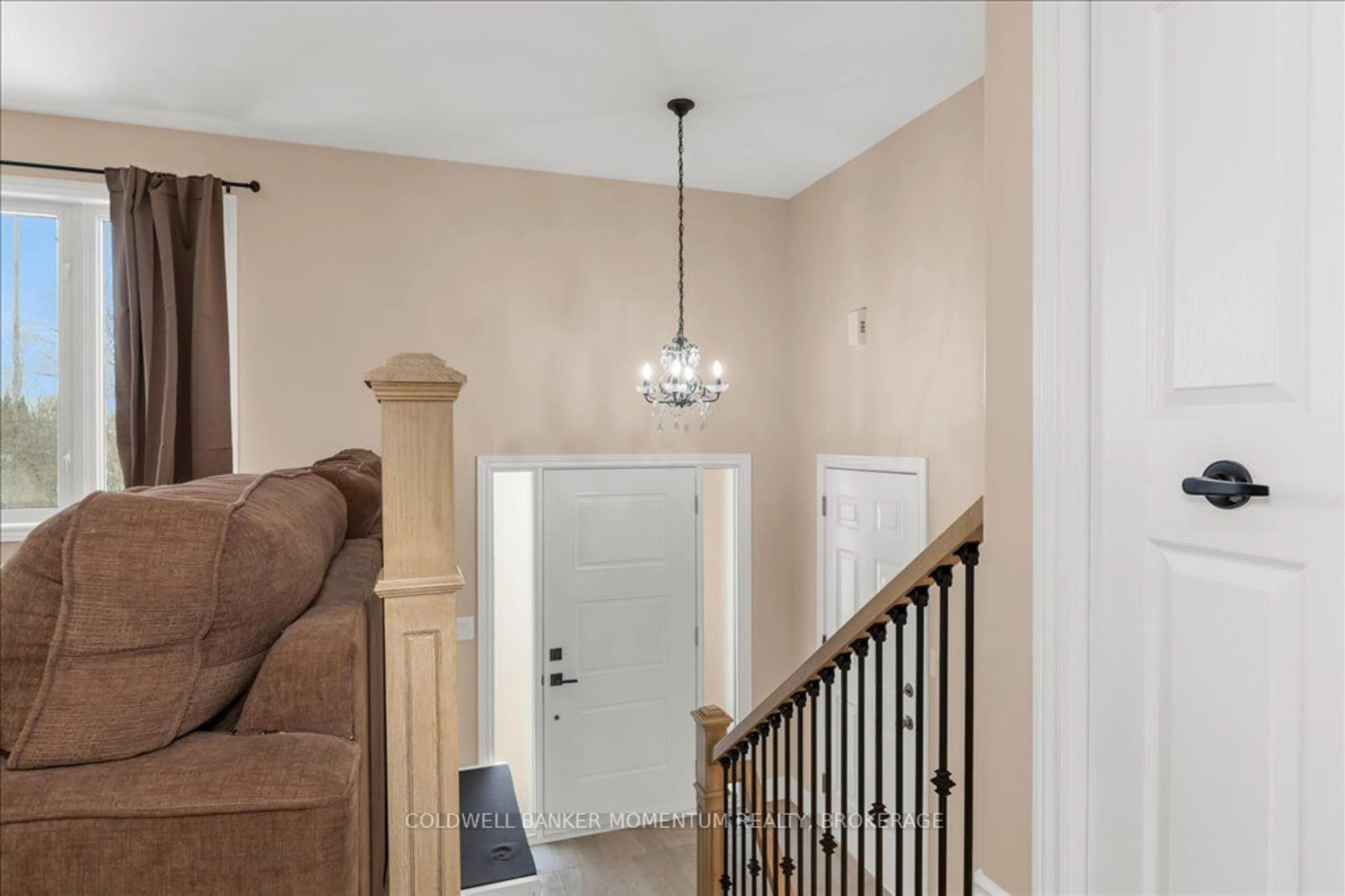 Indoor entryway for 250 St Lawrence Dr, Welland Ontario L3C 7H6