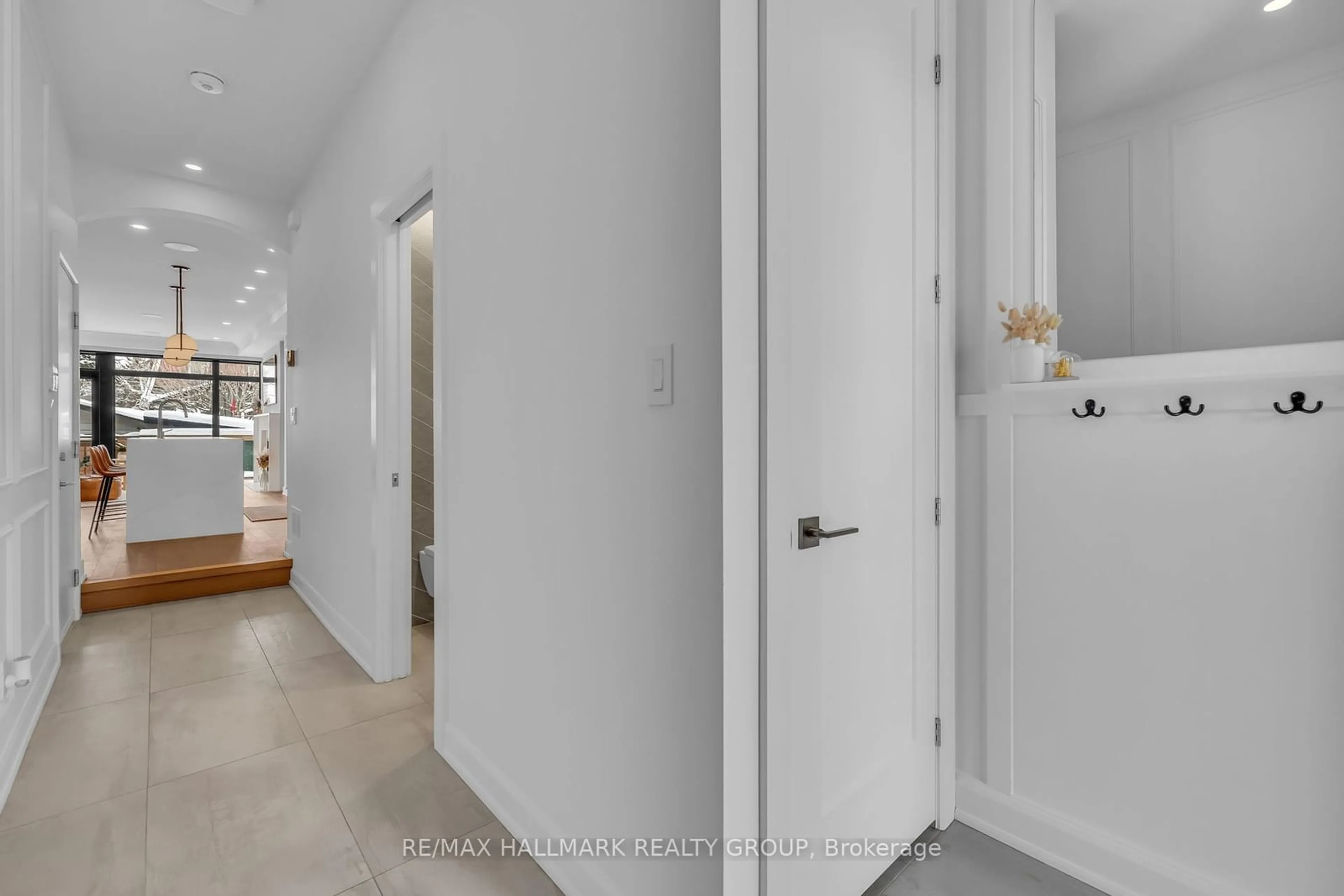 Indoor entryway for 77B Kenora St, Tunneys Pasture and Ottawa West Ontario K1Y 3K9