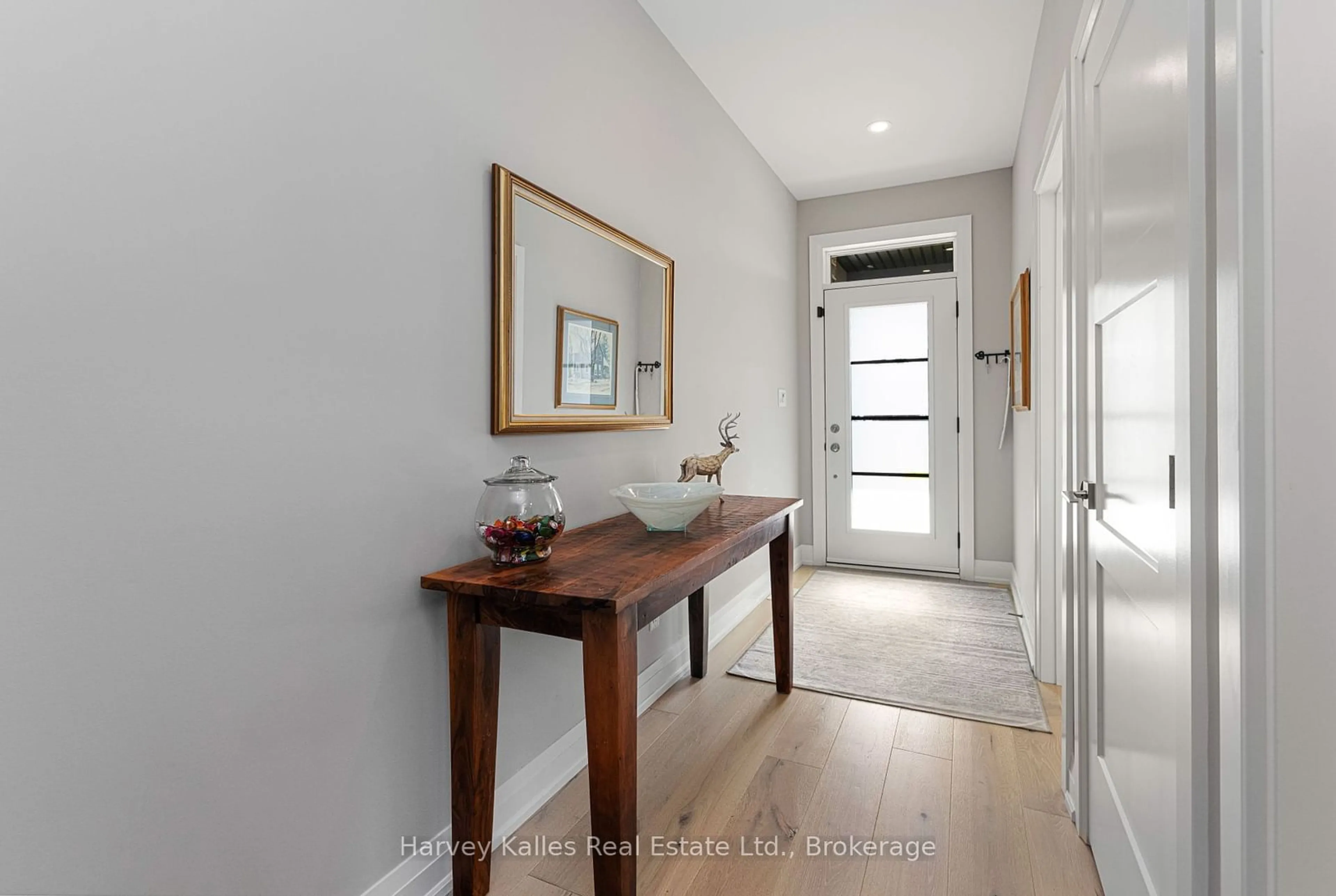 Indoor entryway for 57 JACK St, Huntsville Ontario P1H 0G4