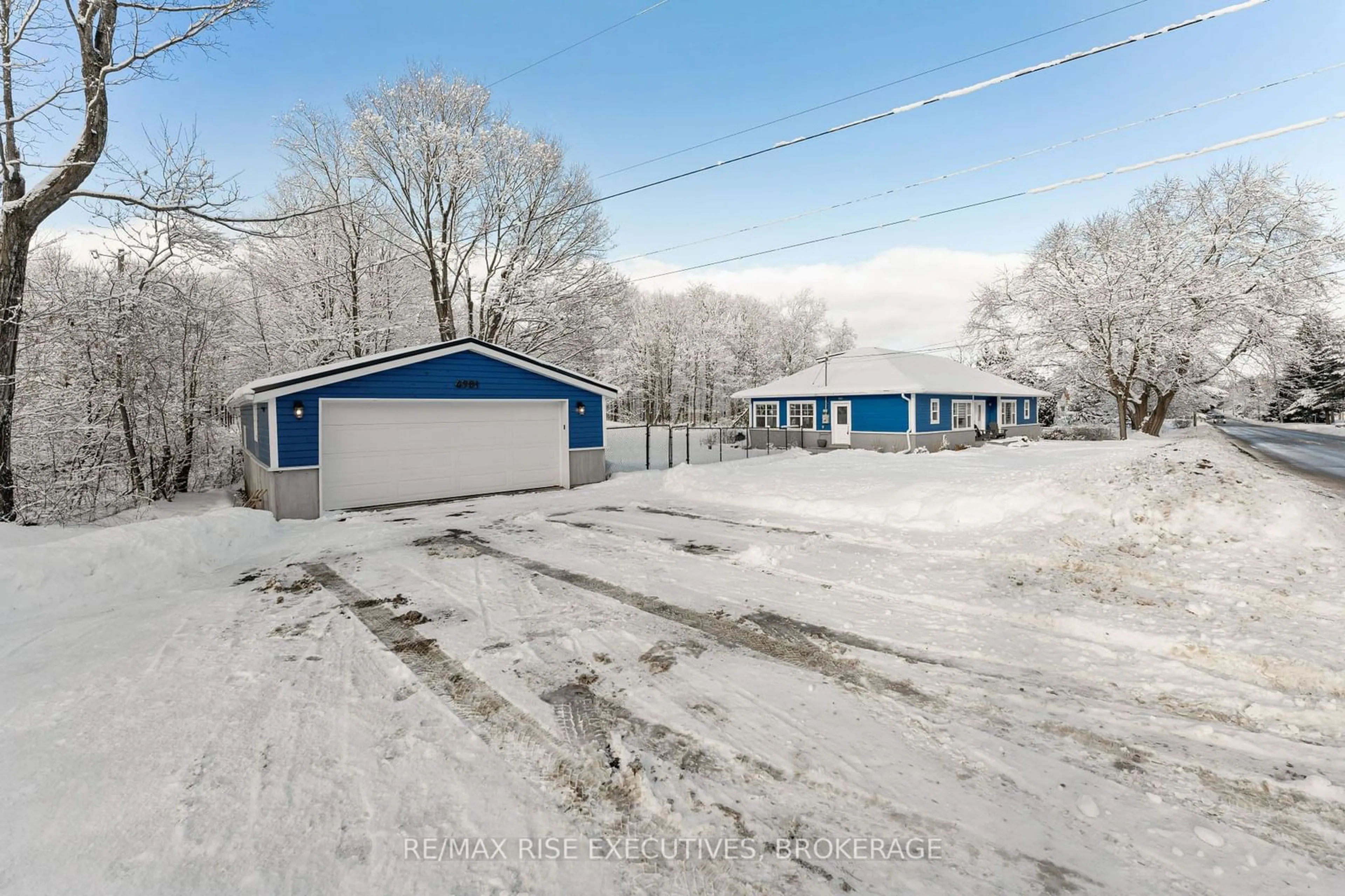 A pic from outside/outdoor area/front of a property/back of a property/a pic from drone, street for 4981 Battersea Rd, South Frontenac Ontario K0H 1H0