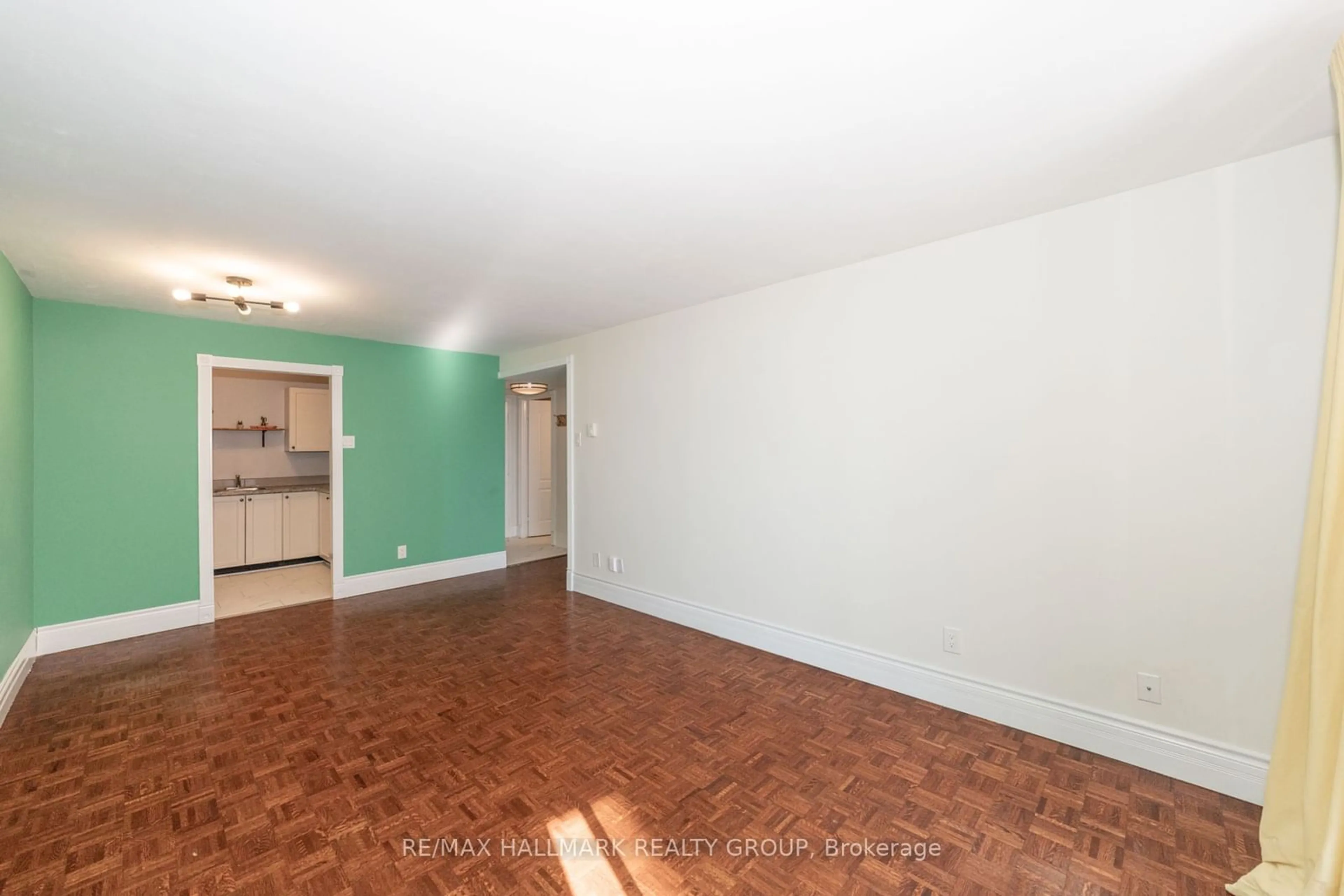 A pic of a room for 475 LAURIER Ave #1006, Ottawa Centre Ontario K1R 7X1