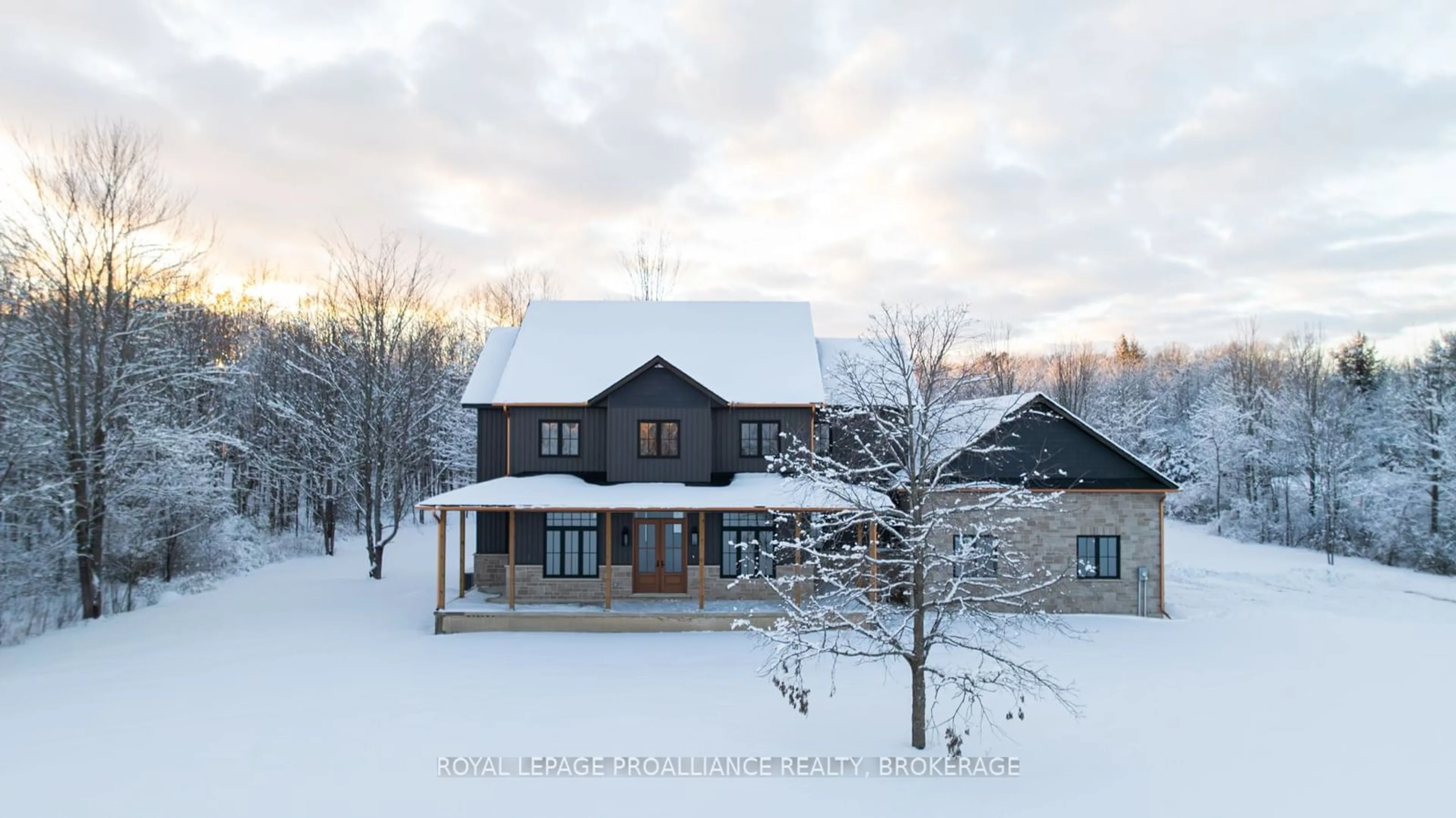 A pic from outside/outdoor area/front of a property/back of a property/a pic from drone, unknown for 42 Owen Ave, Gananoque Ontario K7G 2V4