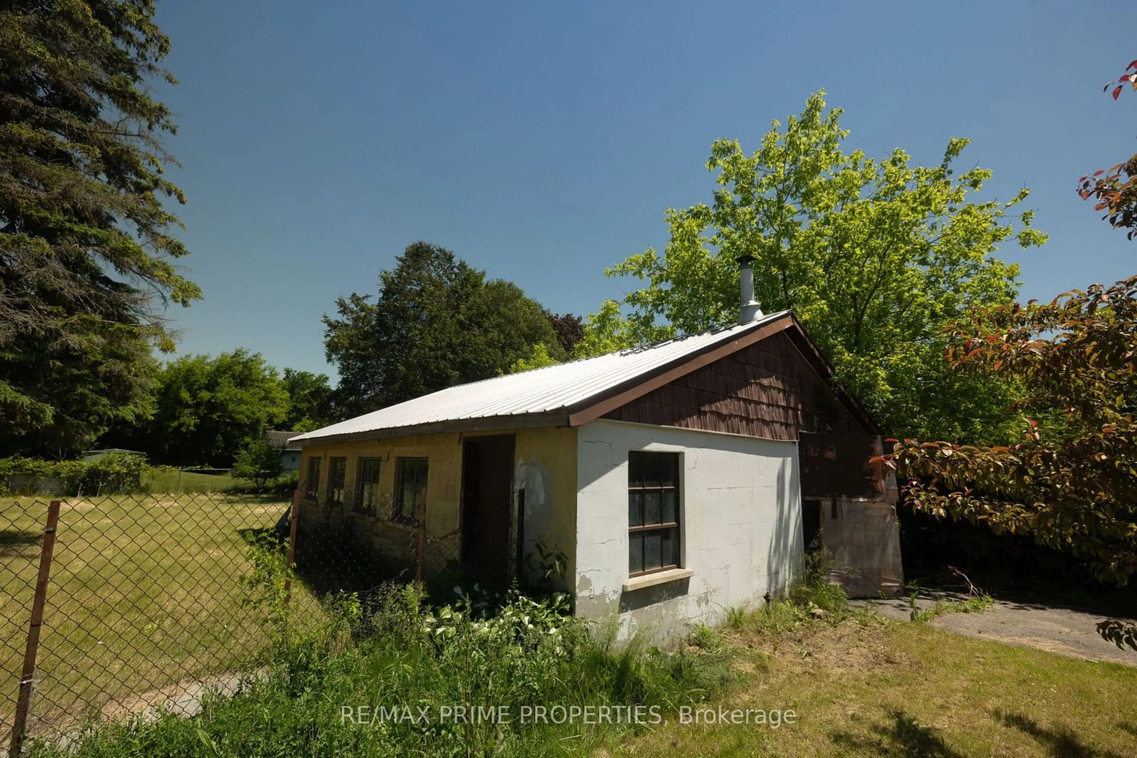 Shed for 106 Whites Rd, Quinte West Ontario K8V 5P5