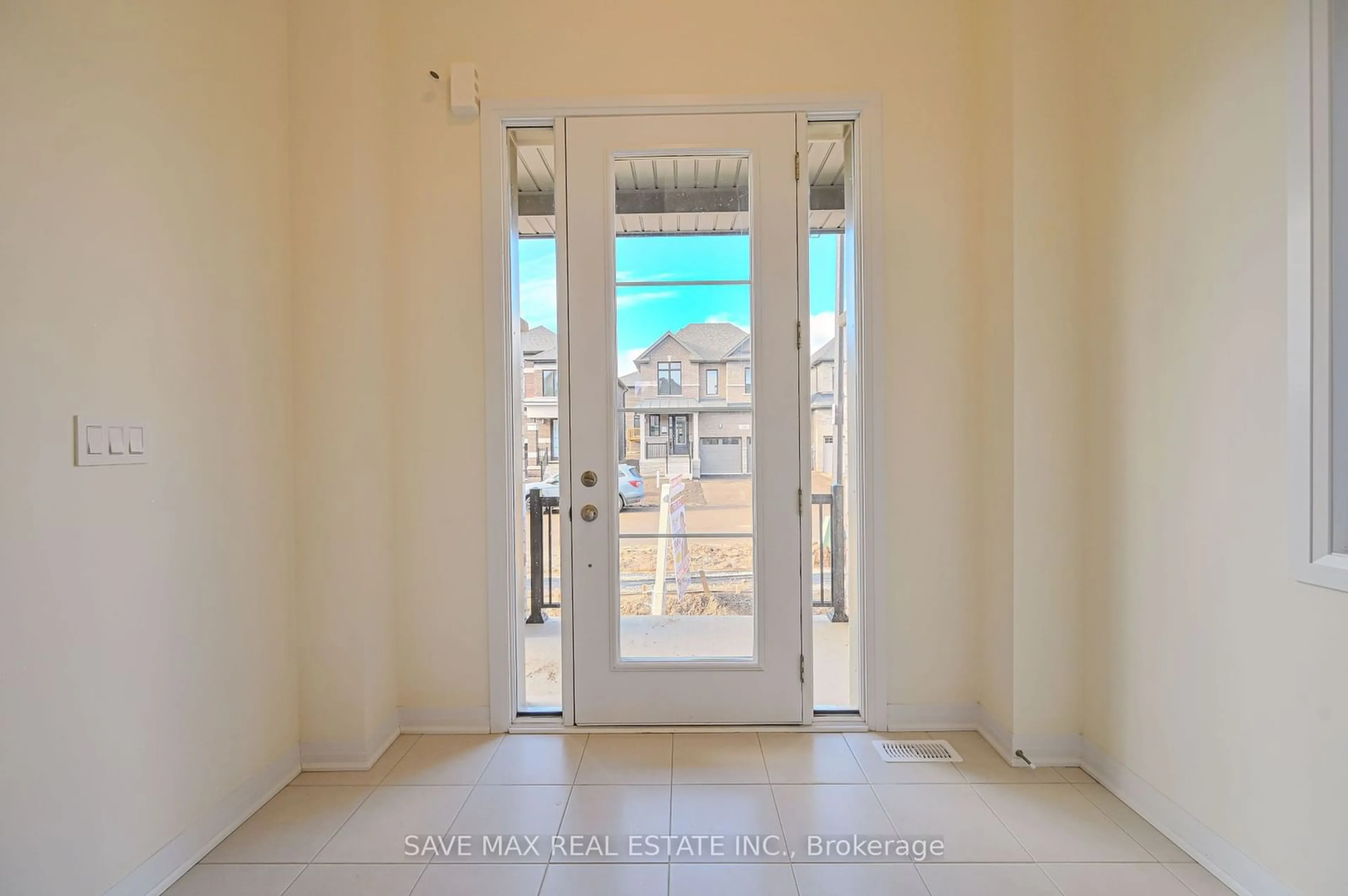 Indoor entryway for 27 Tyler Ave, Erin Ontario N0B 1T0