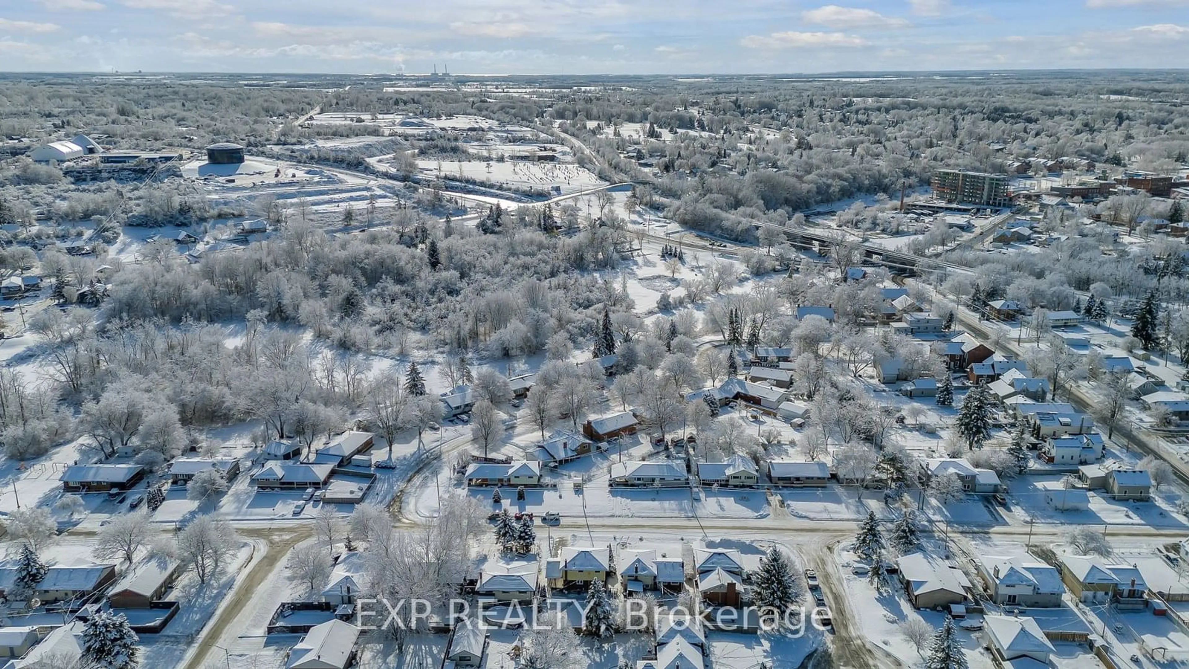 A pic from outside/outdoor area/front of a property/back of a property/a pic from drone, street for 209 King St, Greater Napanee Ontario K7R 1B8