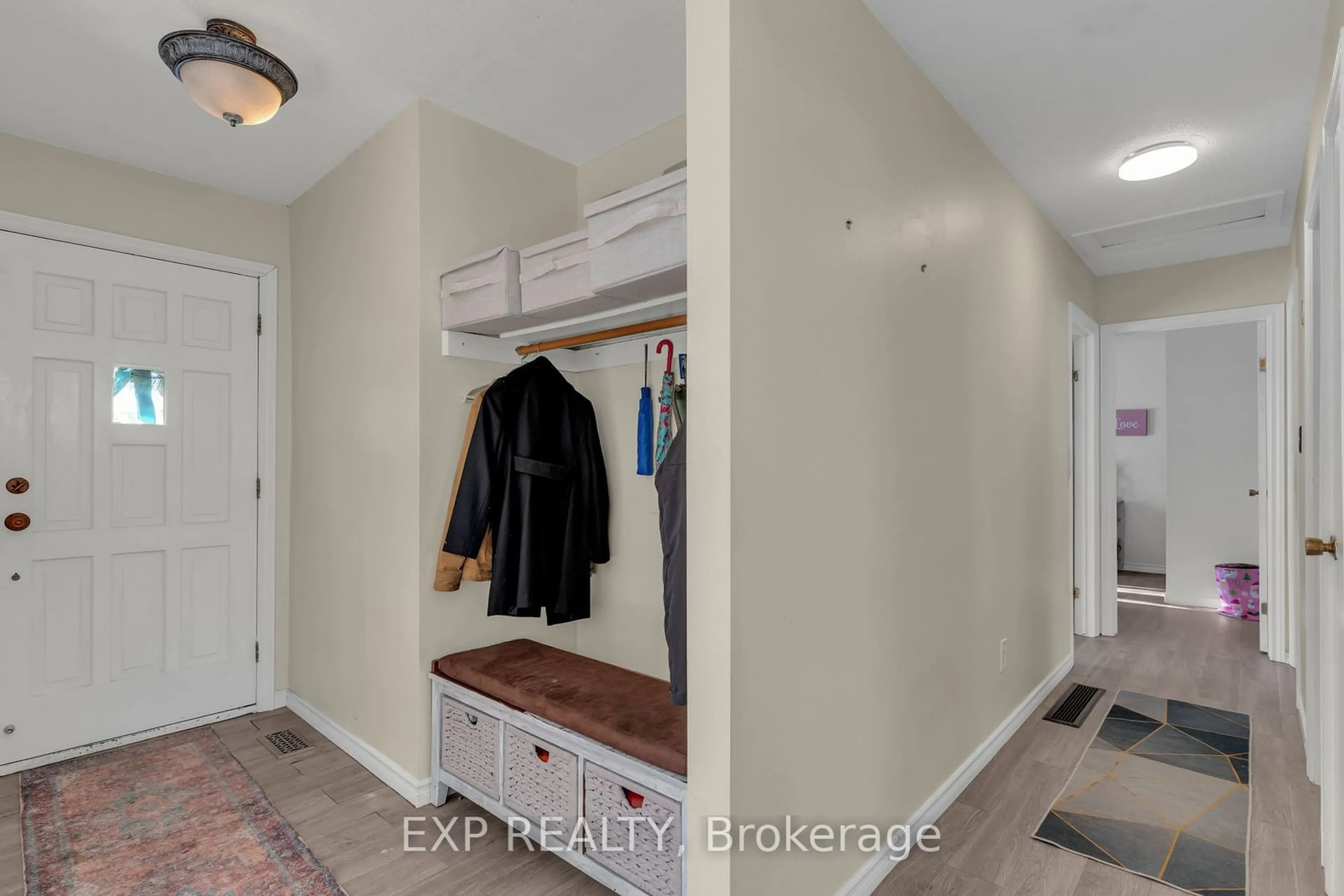 Indoor entryway for 209 King St, Greater Napanee Ontario K7R 1B8