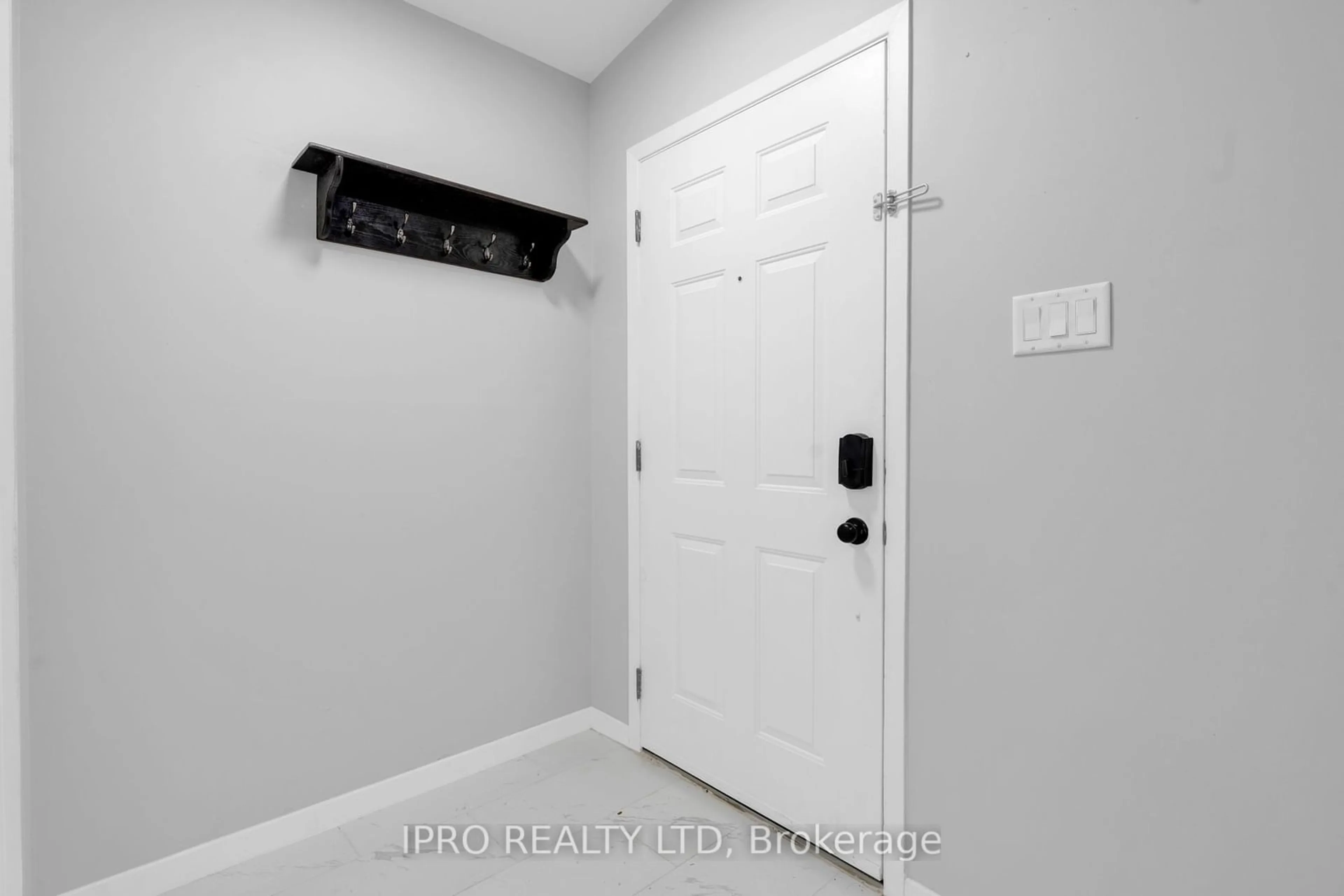 Indoor entryway for 234 Olympic Cres, London Ontario N6G 3P7