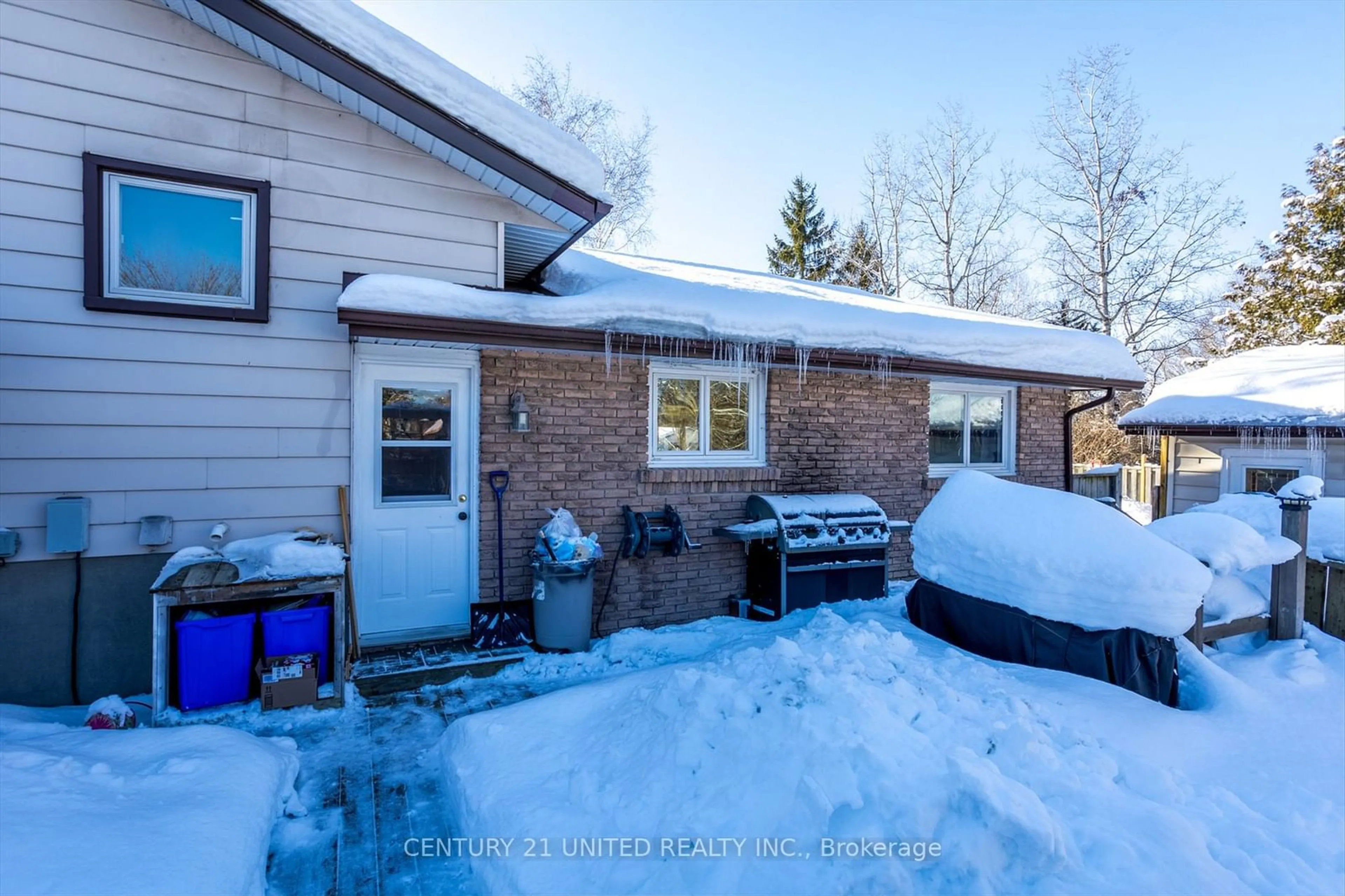 A pic from outside/outdoor area/front of a property/back of a property/a pic from drone, street for 15 Janet Dr, Kawartha Lakes Ontario L0B 1K0