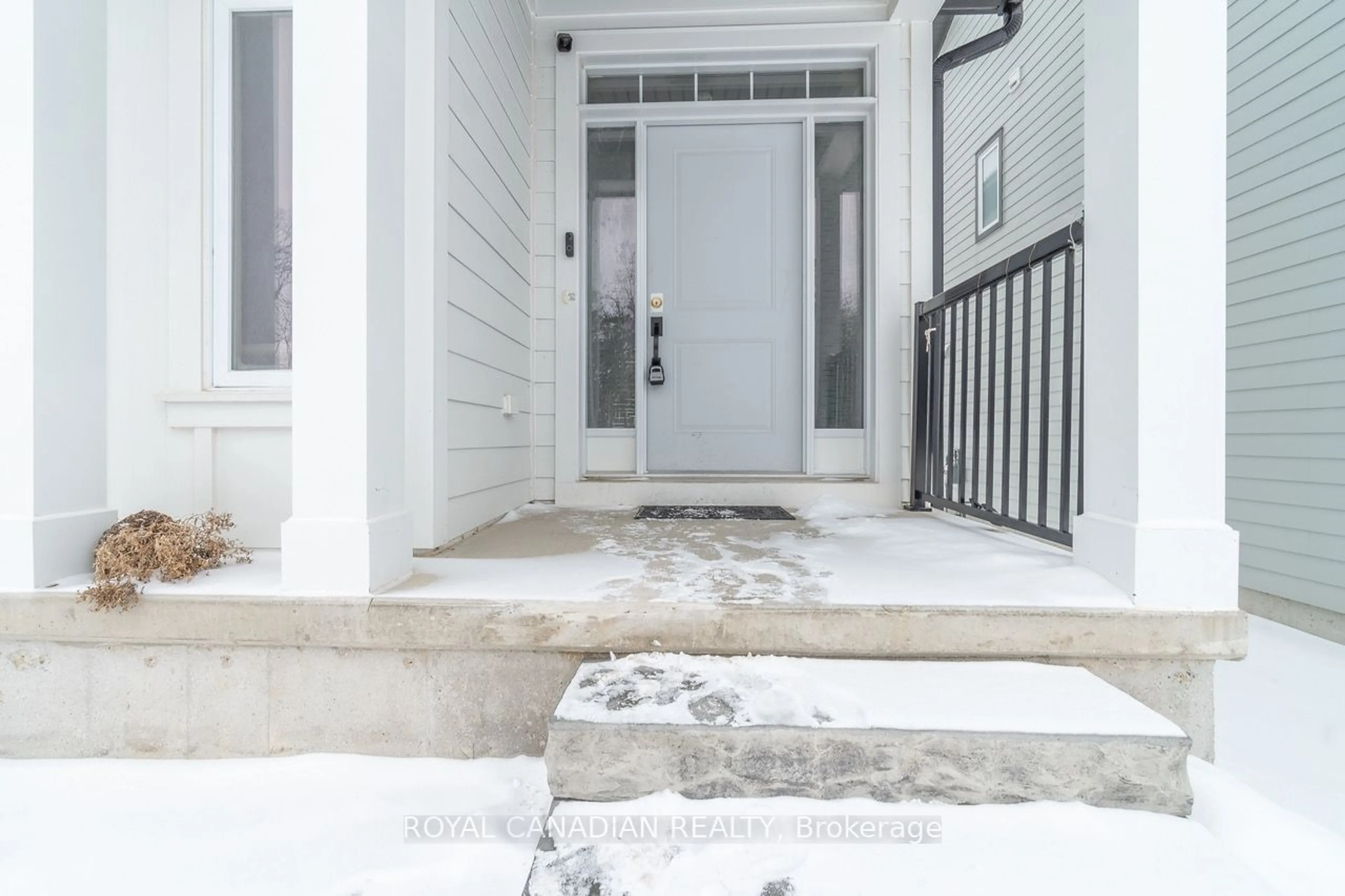 Indoor entryway for 985 Deveron Cres, London Ontario N5Z 0B3