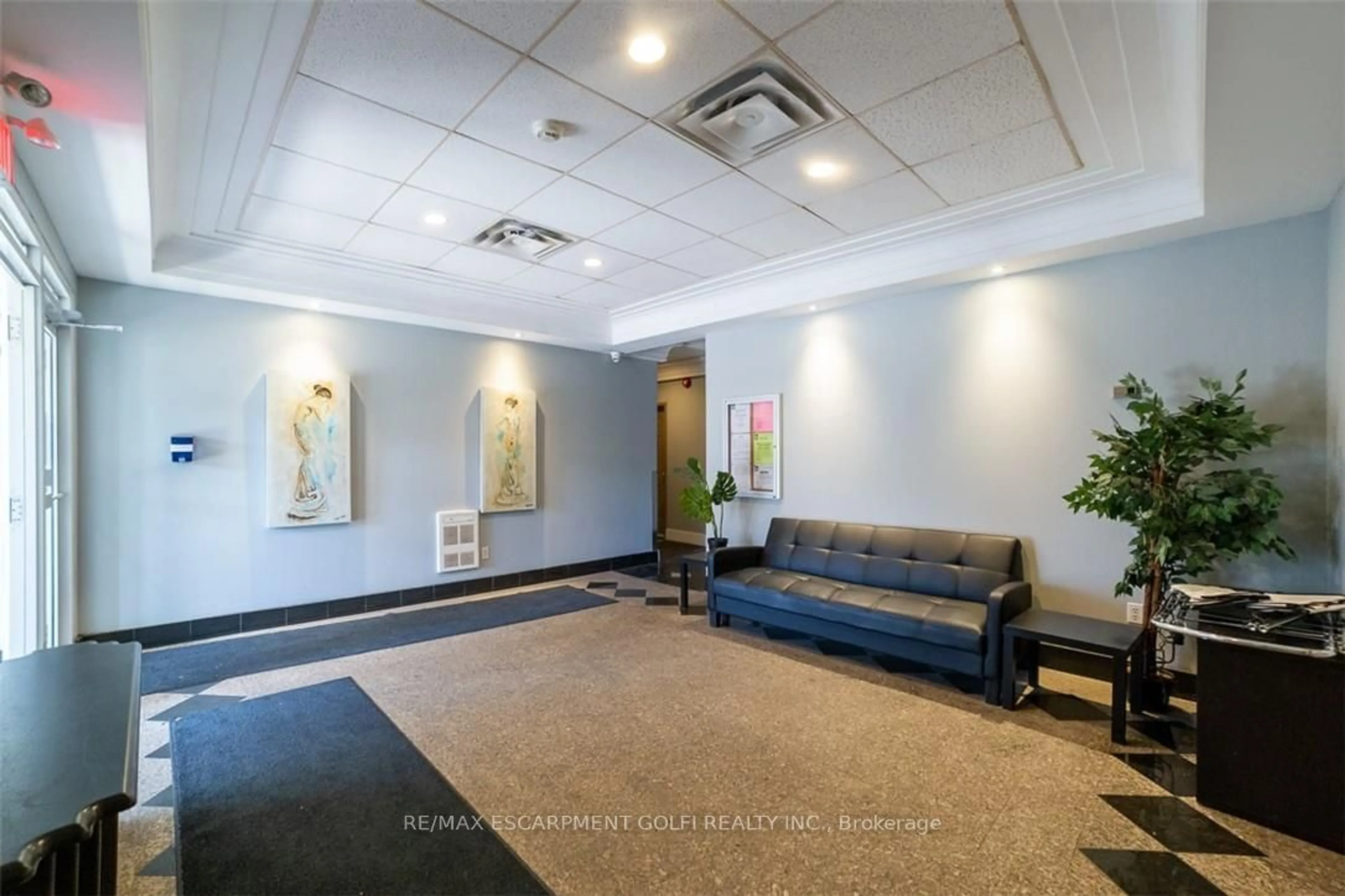 Lobby for 400 York Blvd #302, Hamilton Ontario L8R 3M5