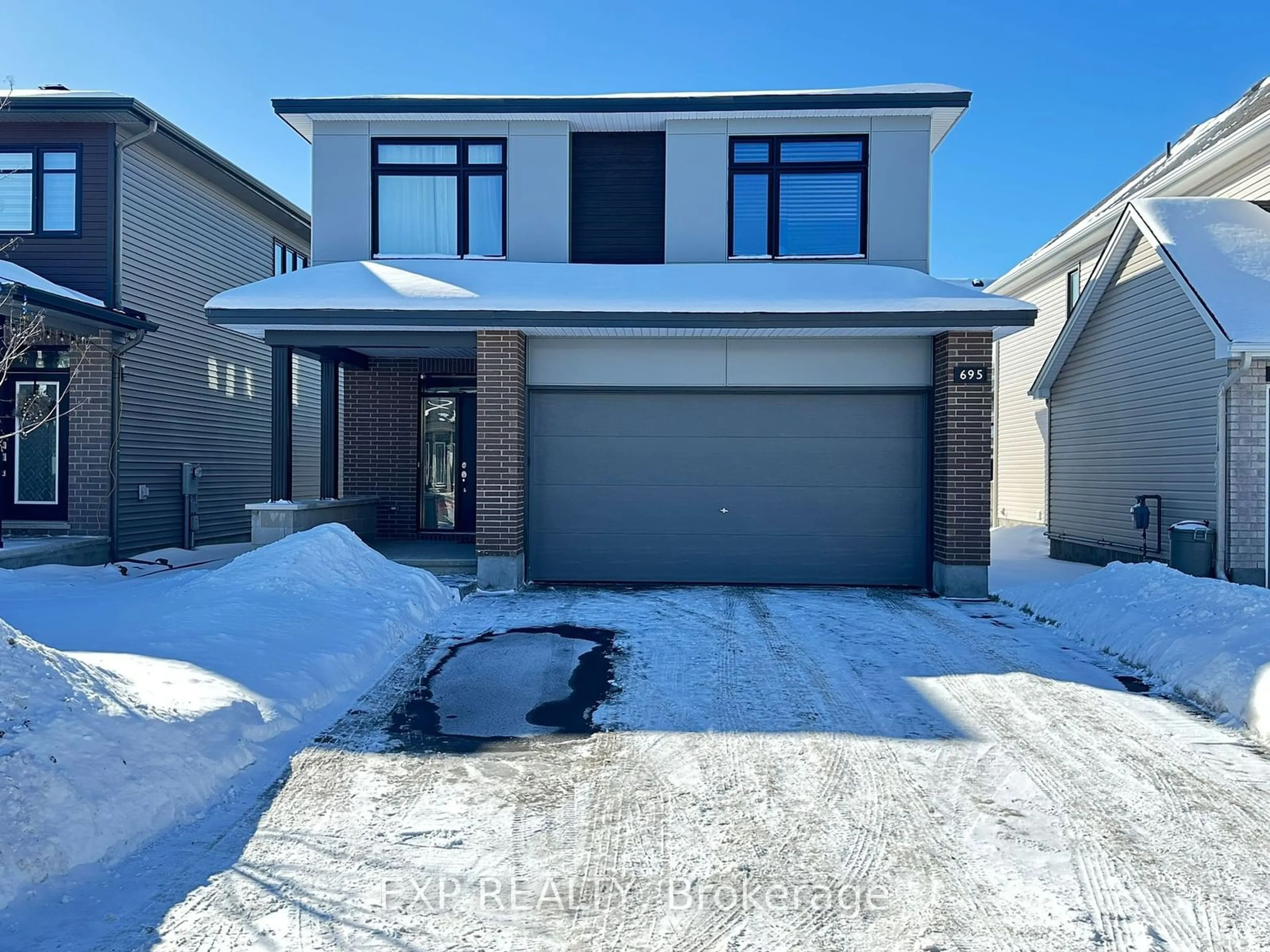 A pic from outside/outdoor area/front of a property/back of a property/a pic from drone, street for 695 MOONFLOWER Cres, Blossom Park - Airport and Area Ontario K1T 0X8