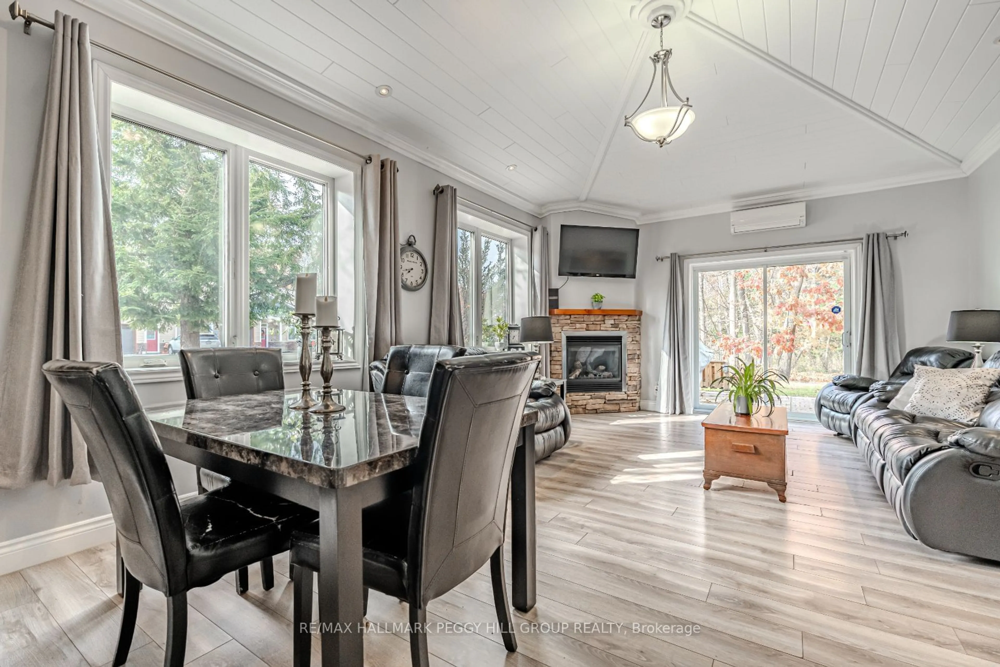 Dining room, wood/laminate floor for 2 Jordan Lane, Huntsville Ontario P1H 1K9