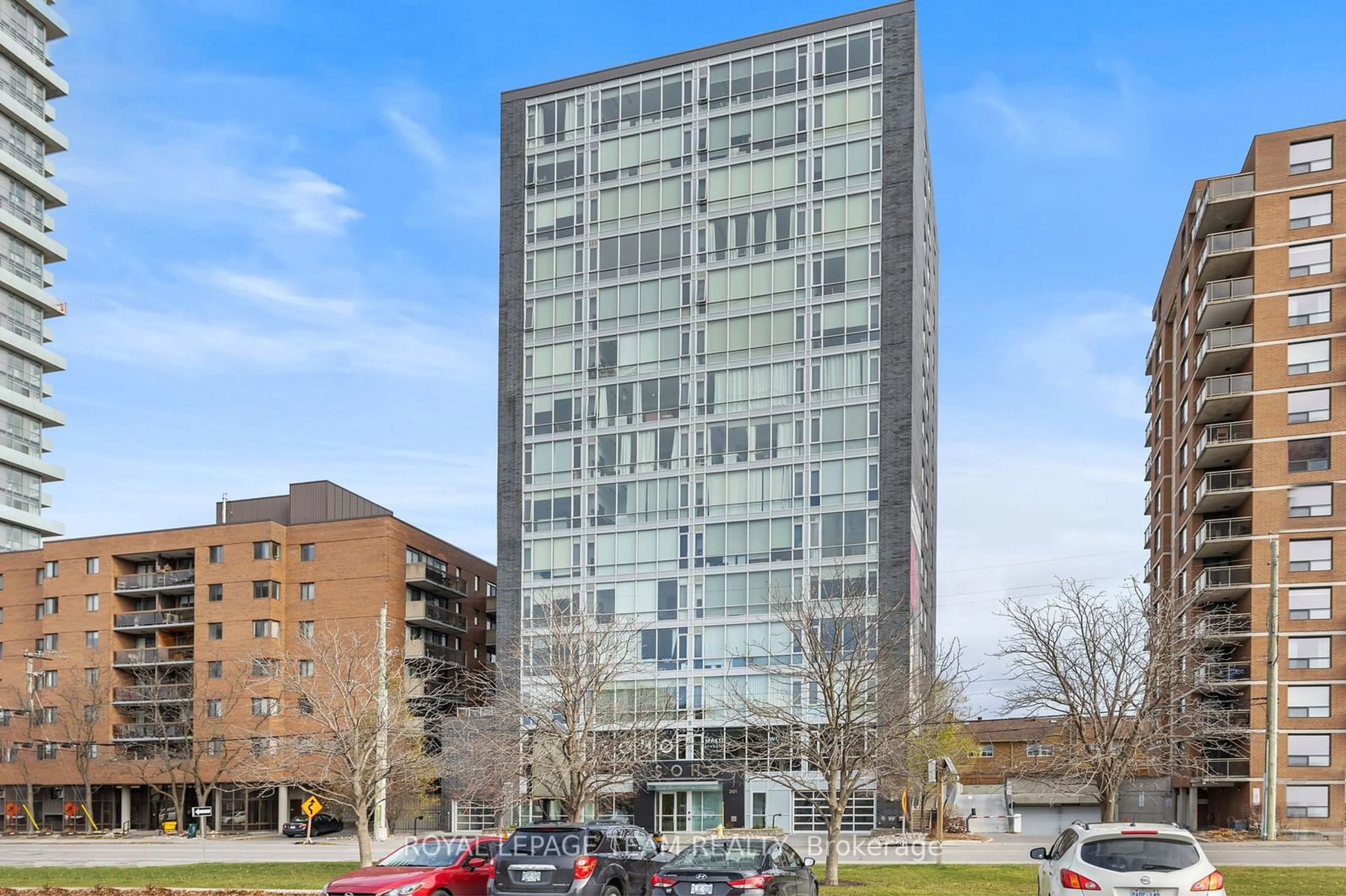 Indoor foyer for 201 Parkdale Ave #1408, West Centre Town Ontario K1Y 1E8