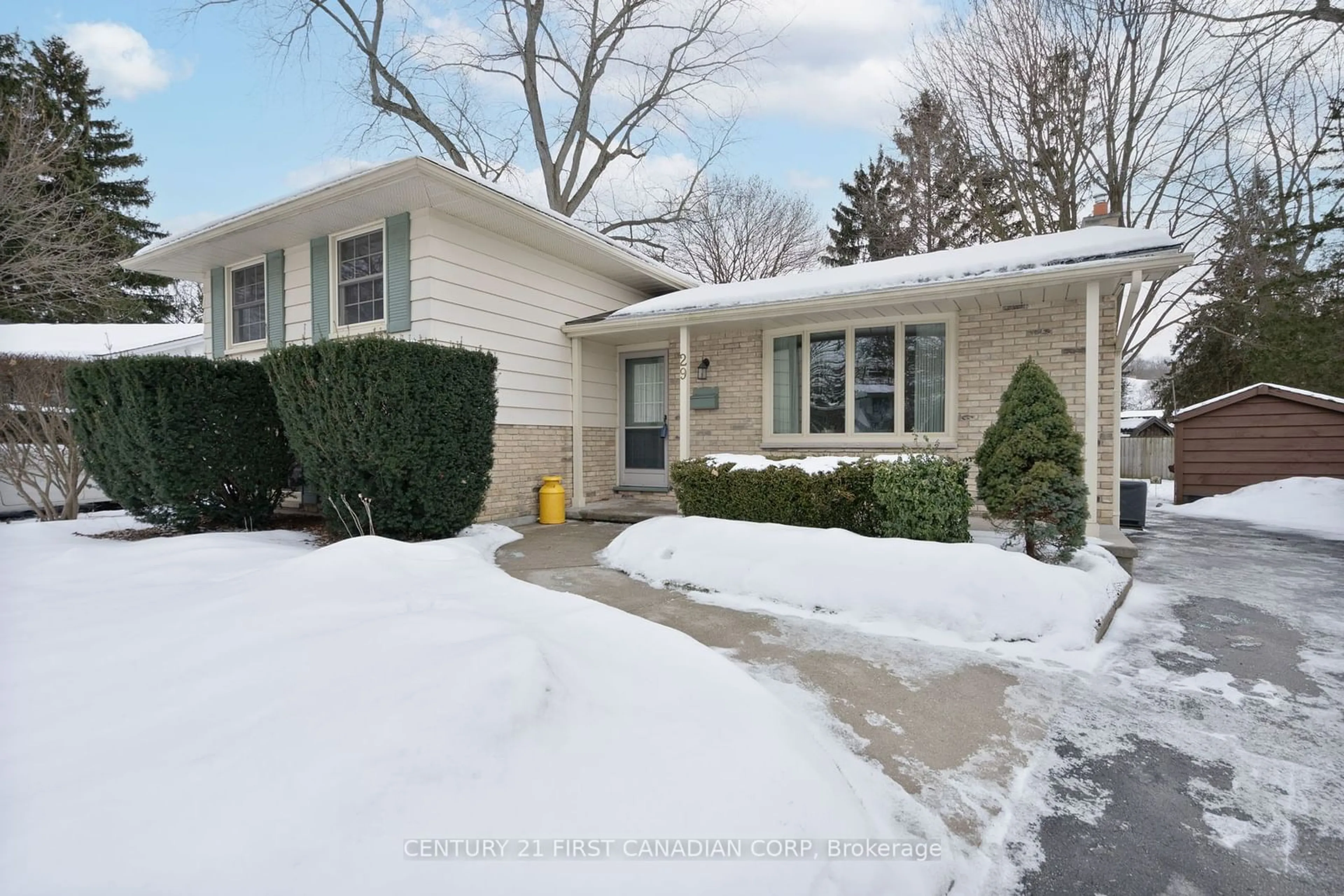 Home with vinyl exterior material, street for 29 Blue Ridge Cres, London Ontario N6K 2W9