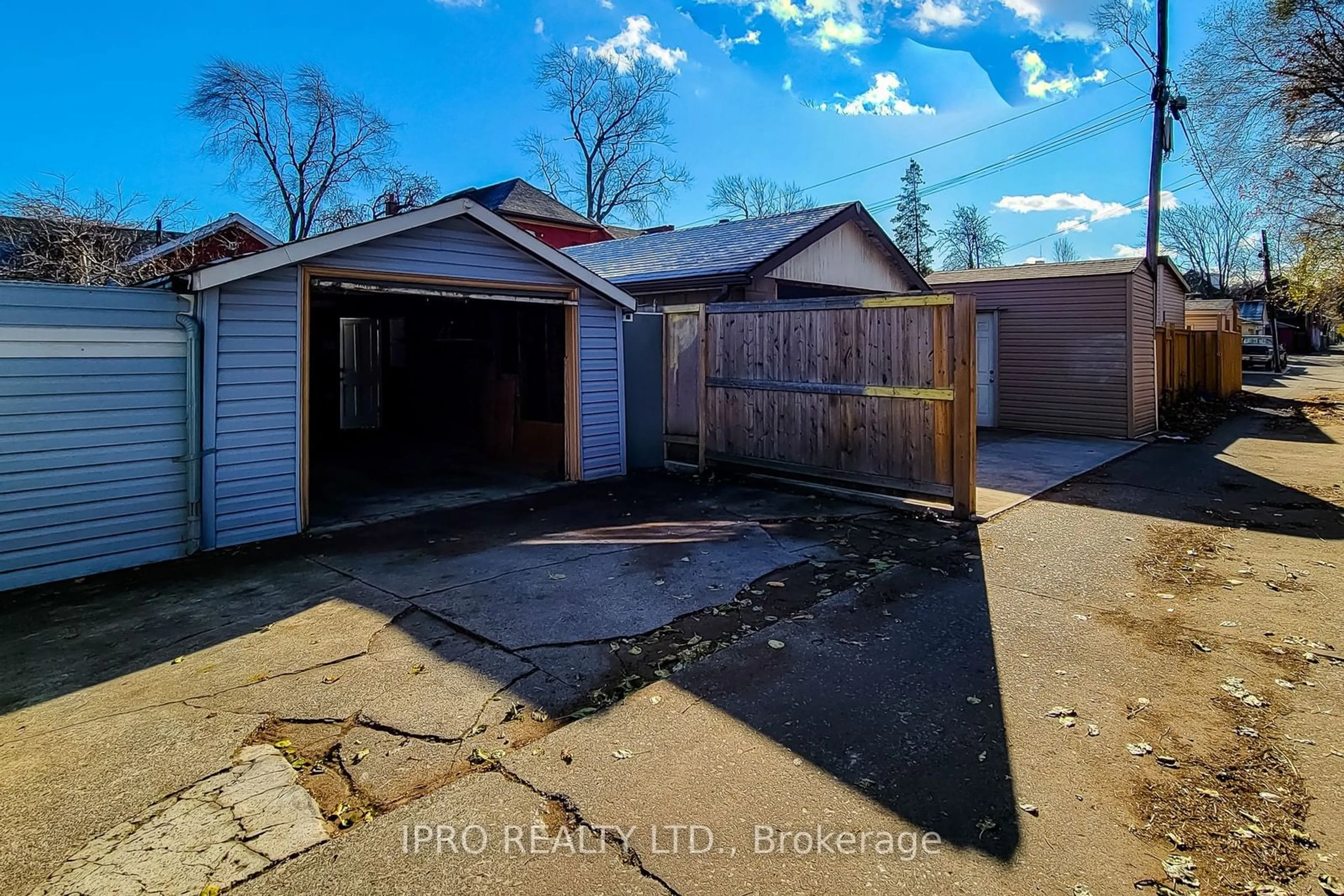 A pic from outside/outdoor area/front of a property/back of a property/a pic from drone, street for 185 East Ave, Hamilton Ontario L8L 5J1