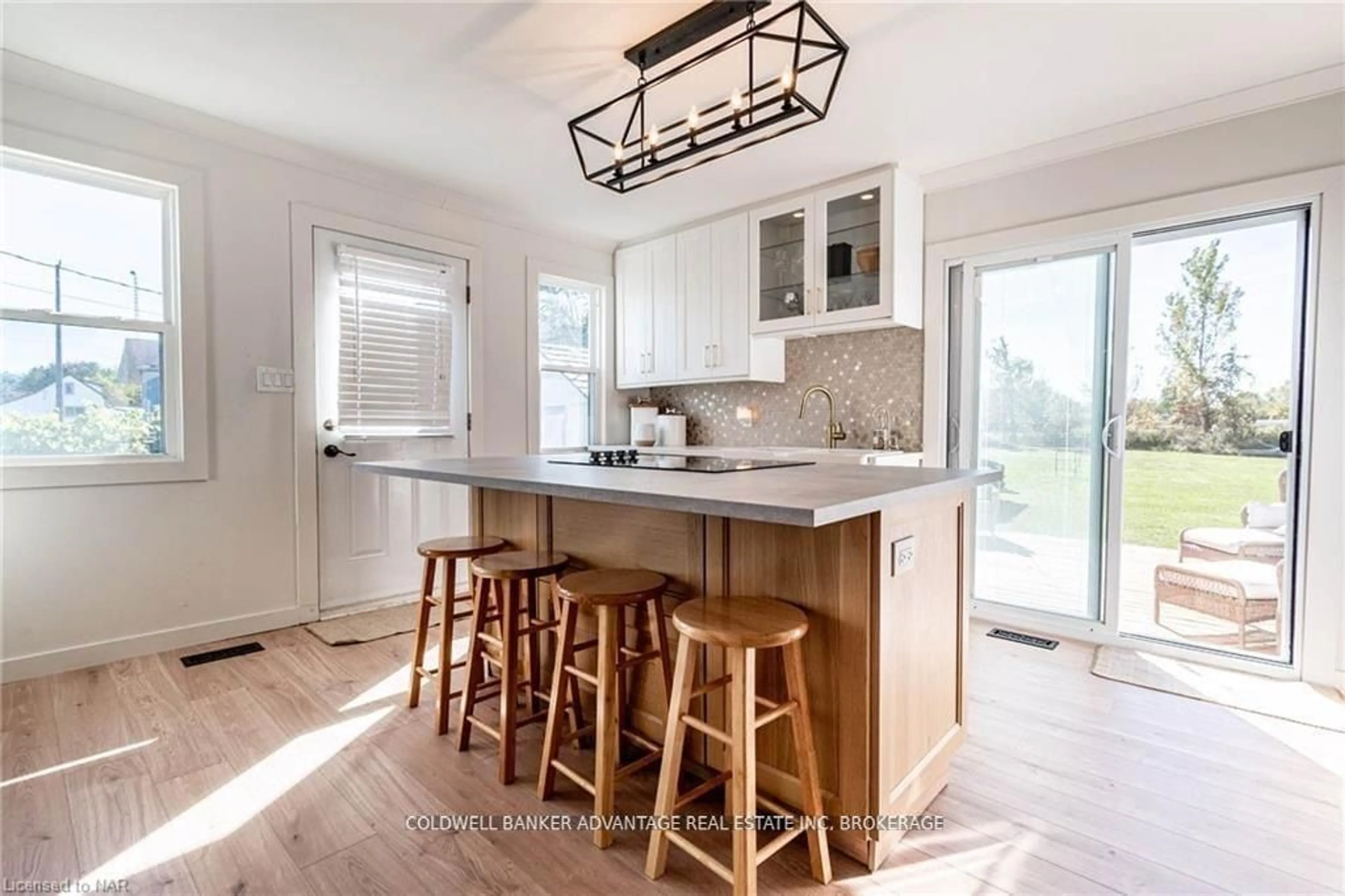 Open concept kitchen, unknown for 802 Highway 20, Pelham Ontario L0S 1C0