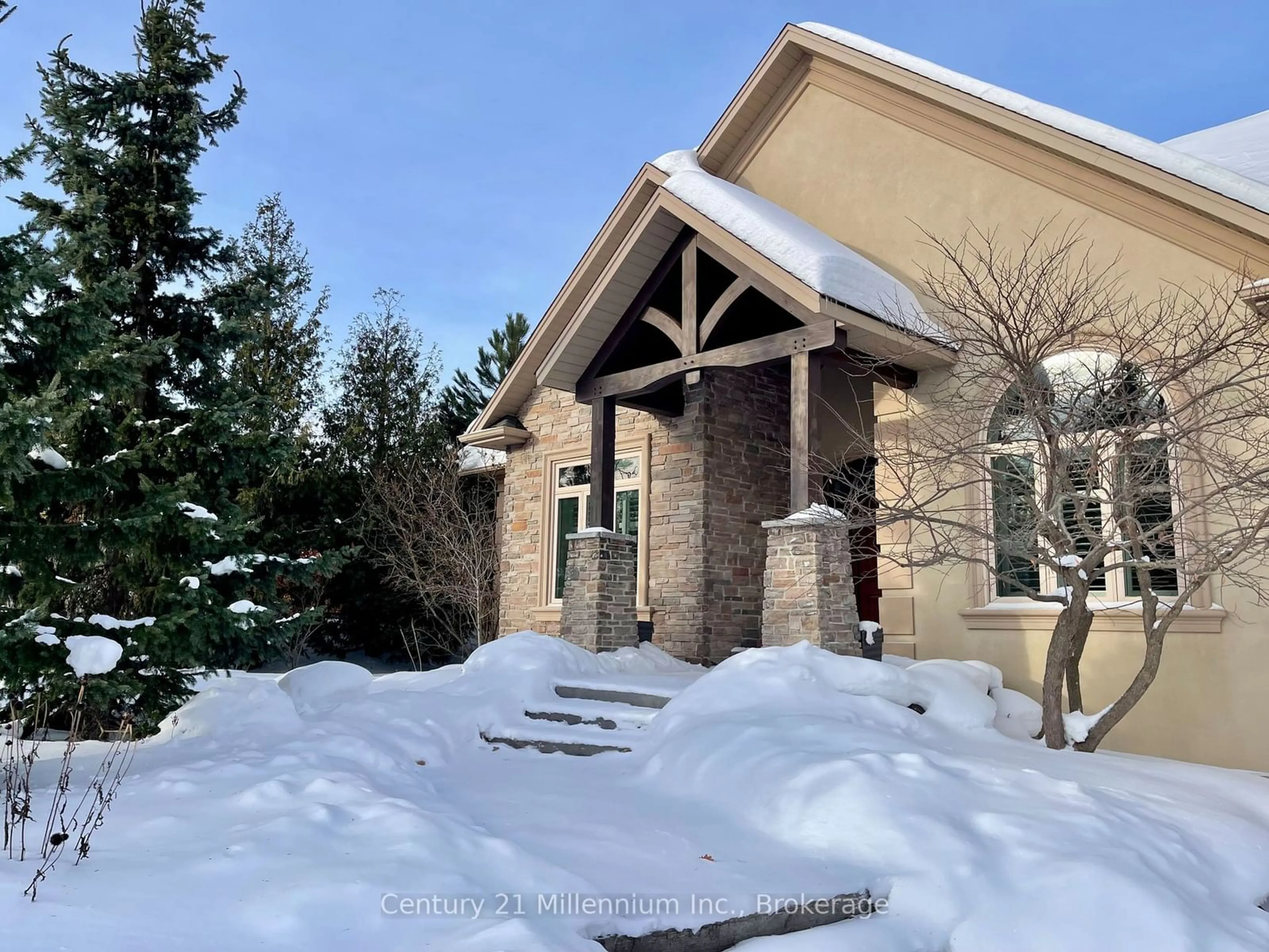 Indoor entryway for 112 Cortina Cres, Blue Mountains Ontario L9Y 0S9