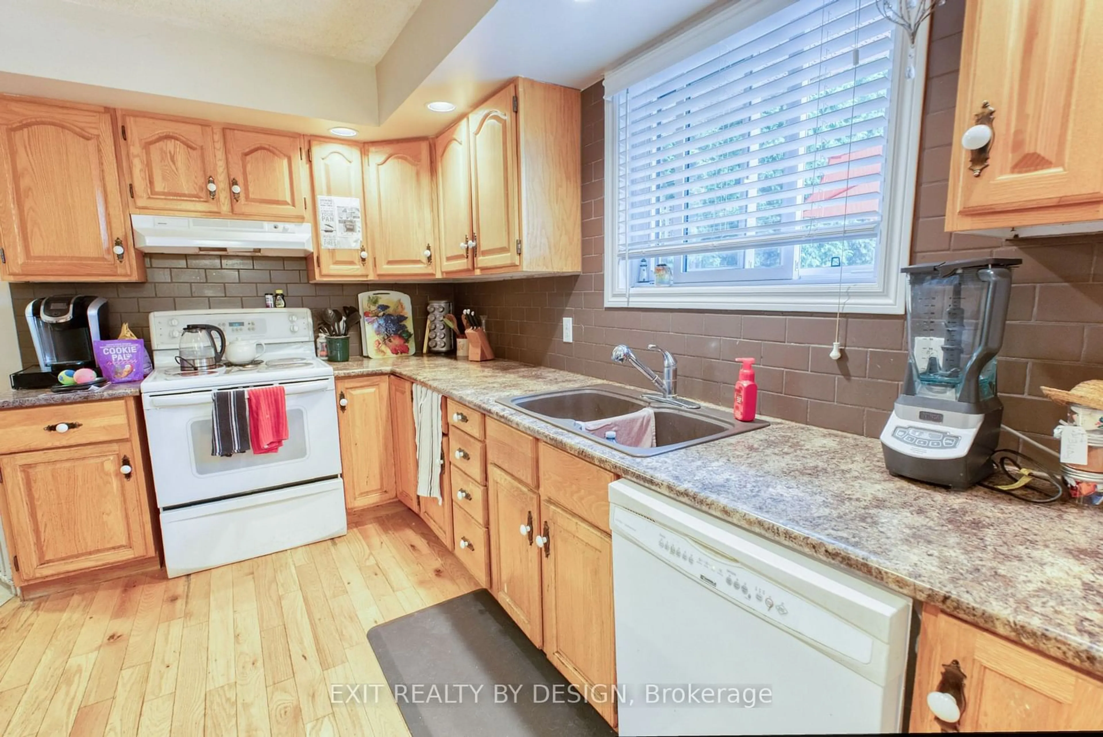 Standard kitchen, unknown for 8 Vista Cres, North Grenville Ontario K0G 1J0