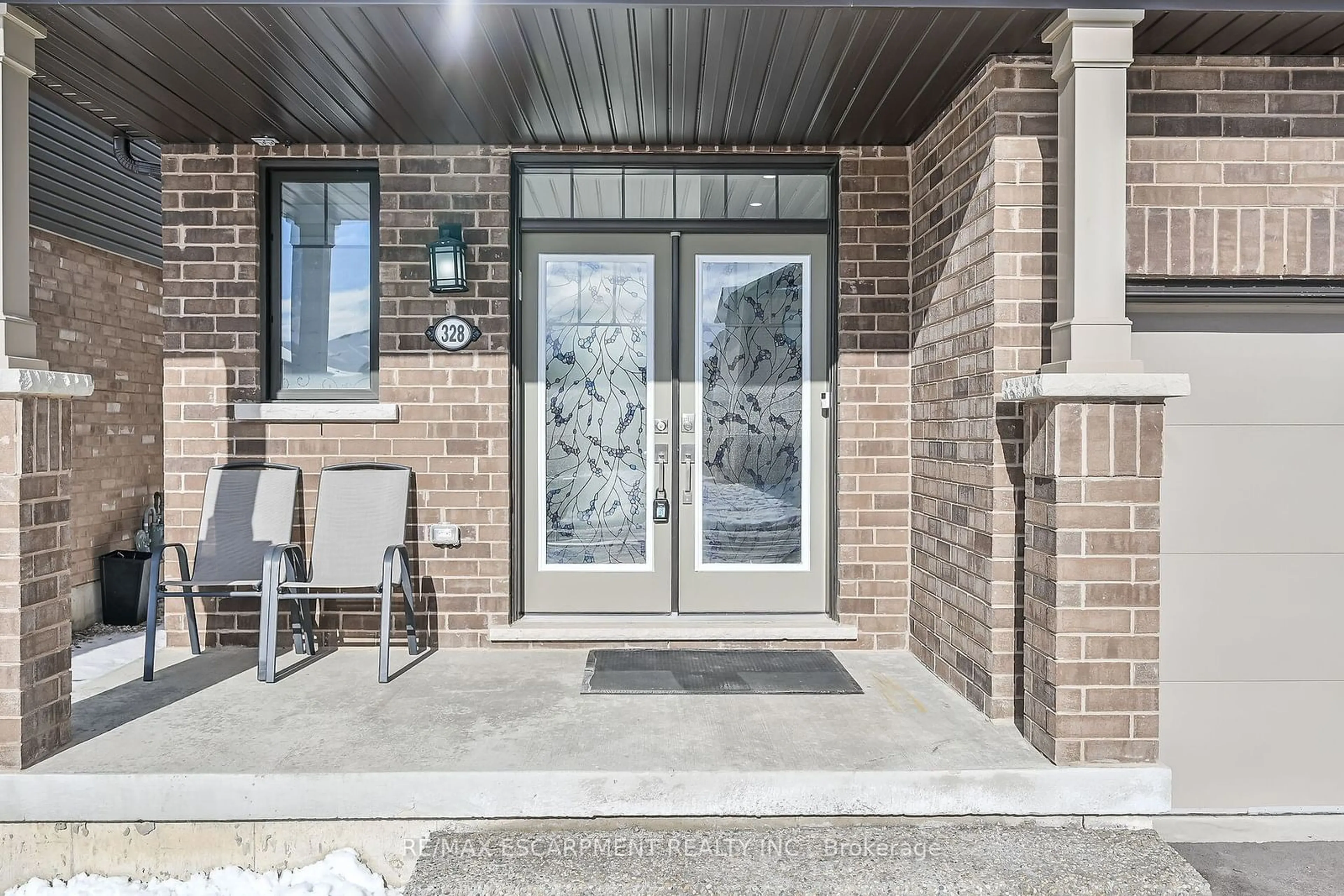 Indoor entryway for 328 Bedrock Dr, Hamilton Ontario L8J 0M3