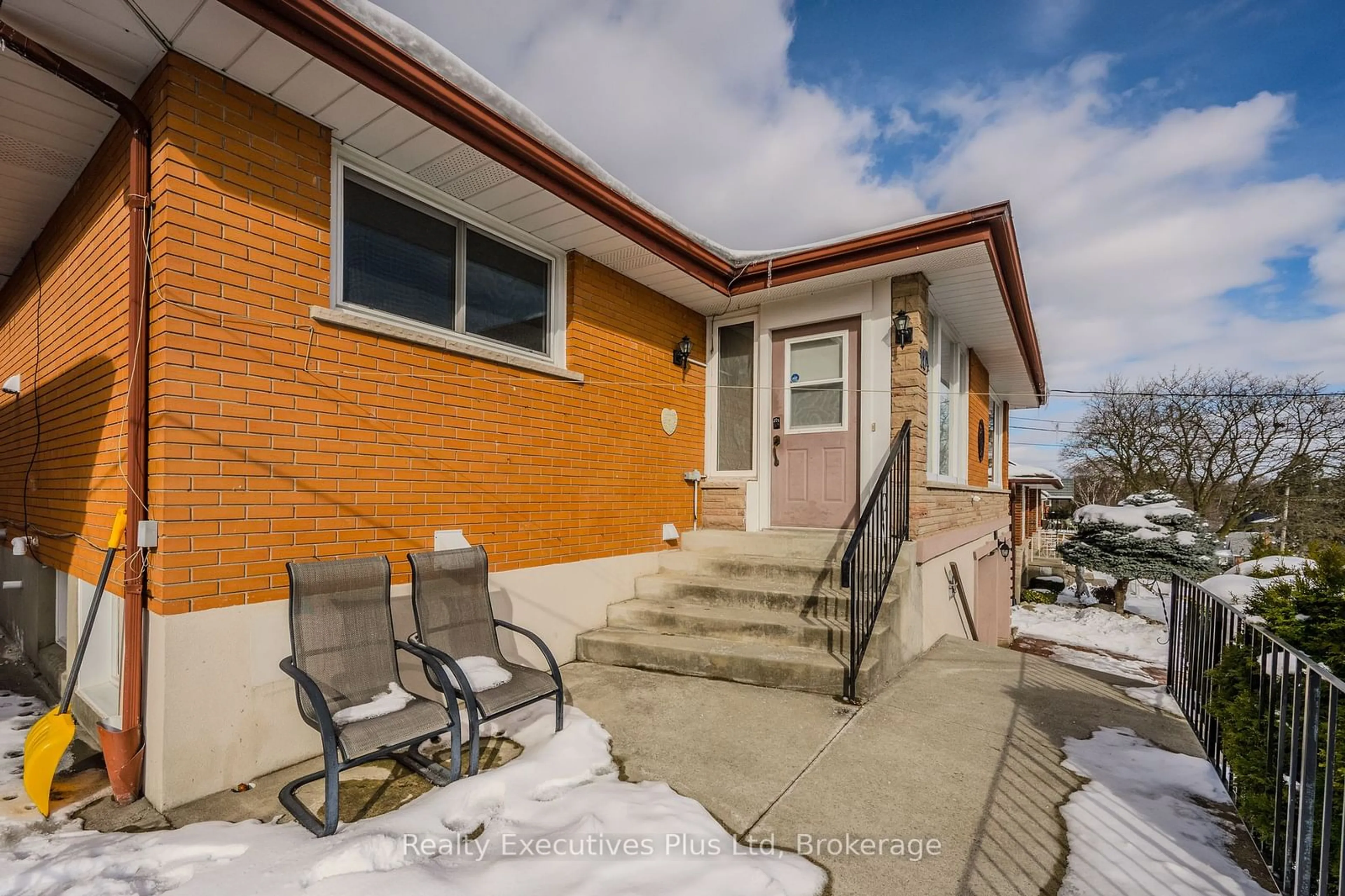 Patio, street for 184 Grove St, Guelph Ontario N1E 2W7