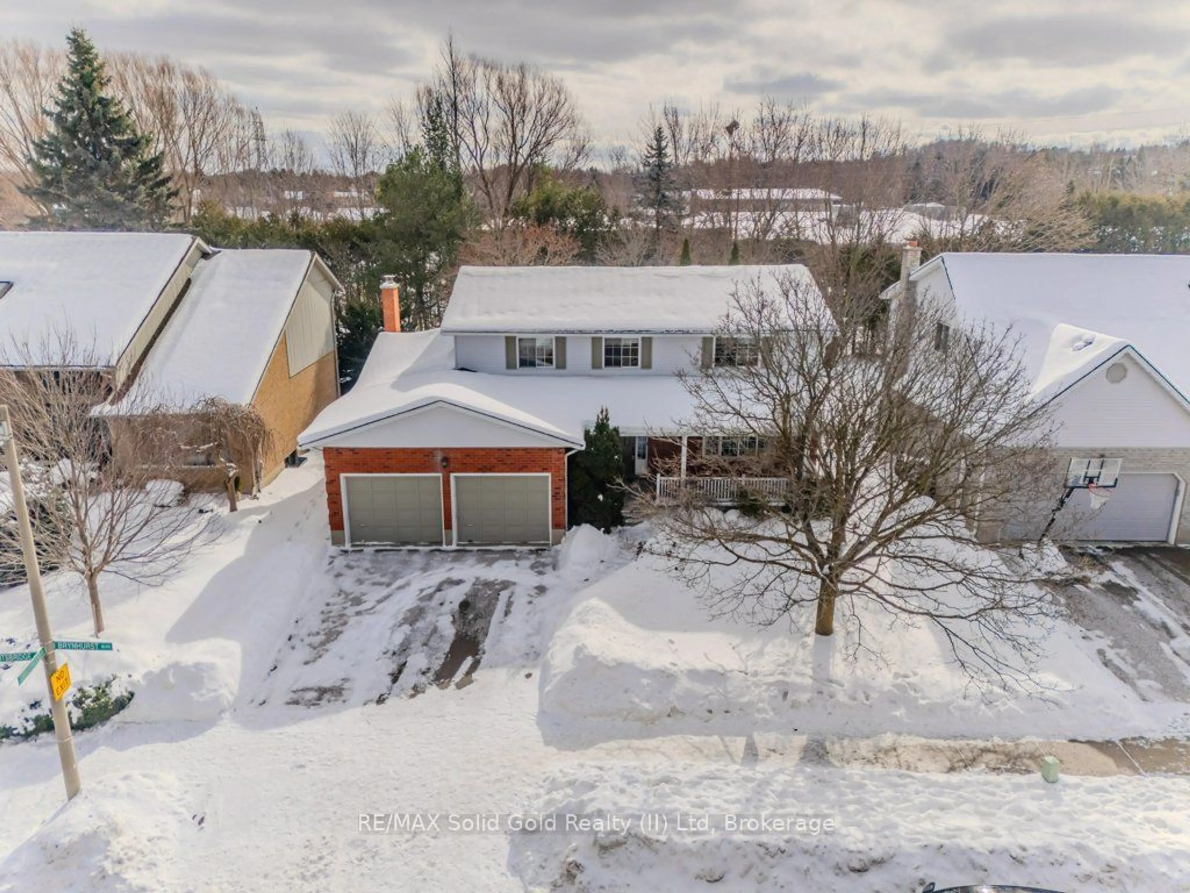 A pic from outside/outdoor area/front of a property/back of a property/a pic from drone, street for 457 Brynhurst Blvd, Waterloo Ontario N2T 2G4