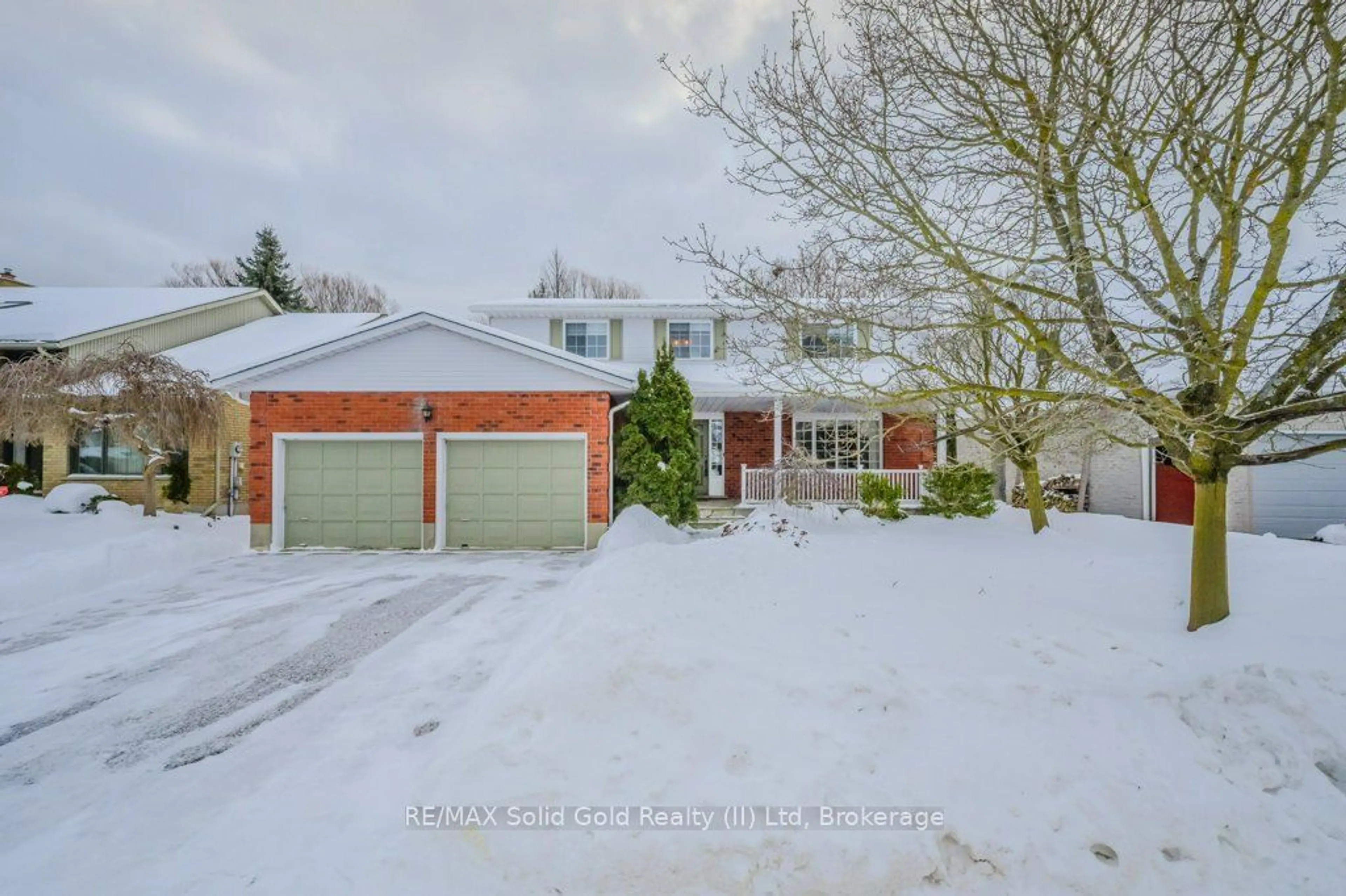 A pic from outside/outdoor area/front of a property/back of a property/a pic from drone, street for 457 Brynhurst Blvd, Waterloo Ontario N2T 2G4