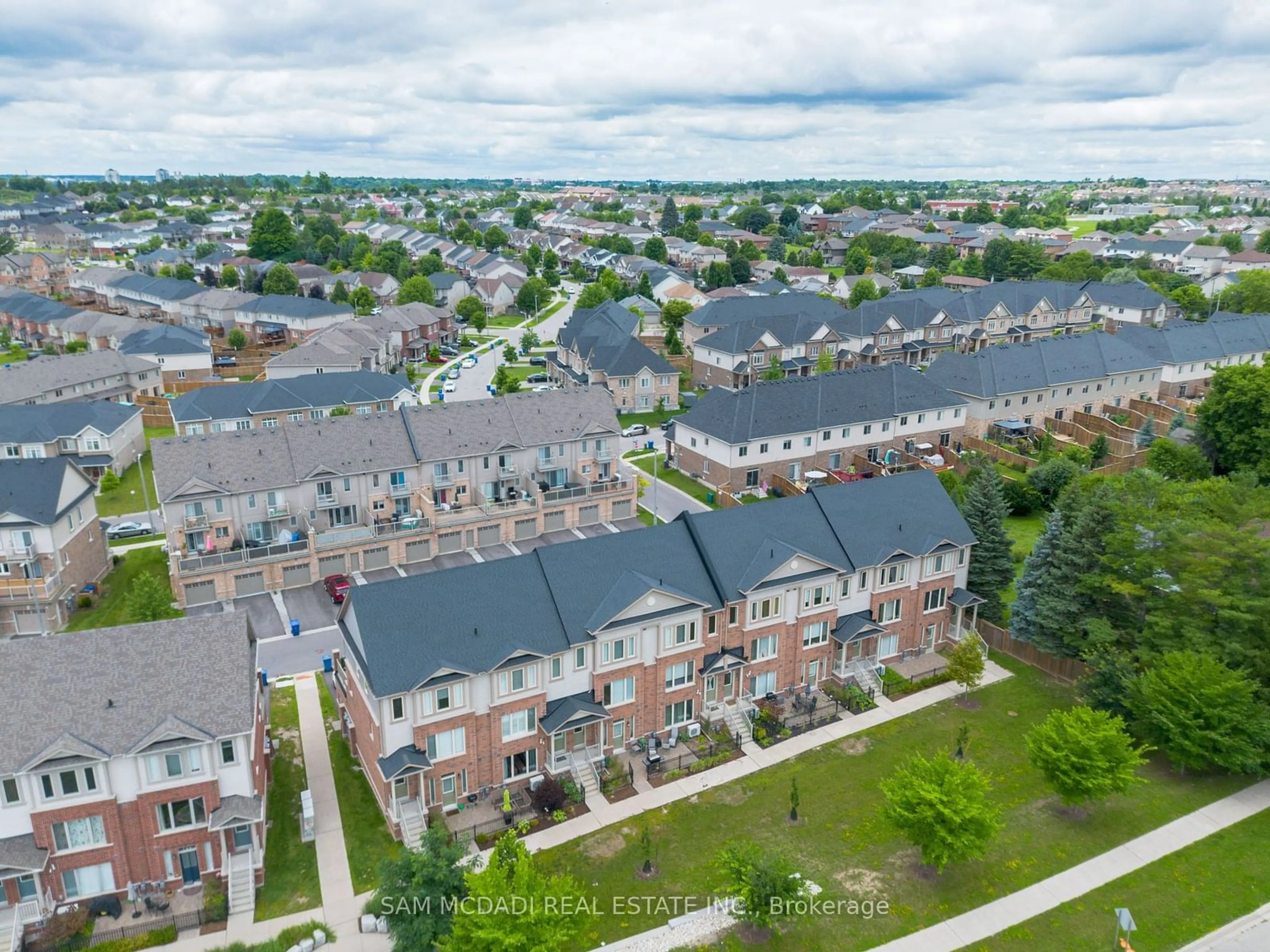 A pic from outside/outdoor area/front of a property/back of a property/a pic from drone, street for 156 Watson Pkwy, Guelph Ontario N1E 0P6