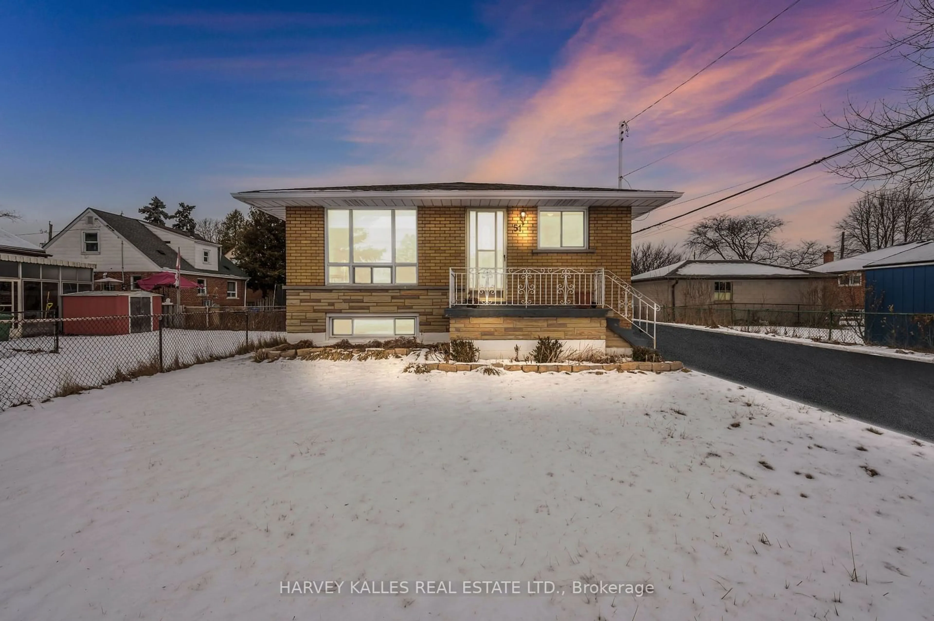 A pic from outside/outdoor area/front of a property/back of a property/a pic from drone, street for 51 Robroy Ave, Hamilton Ontario L8K 3X5