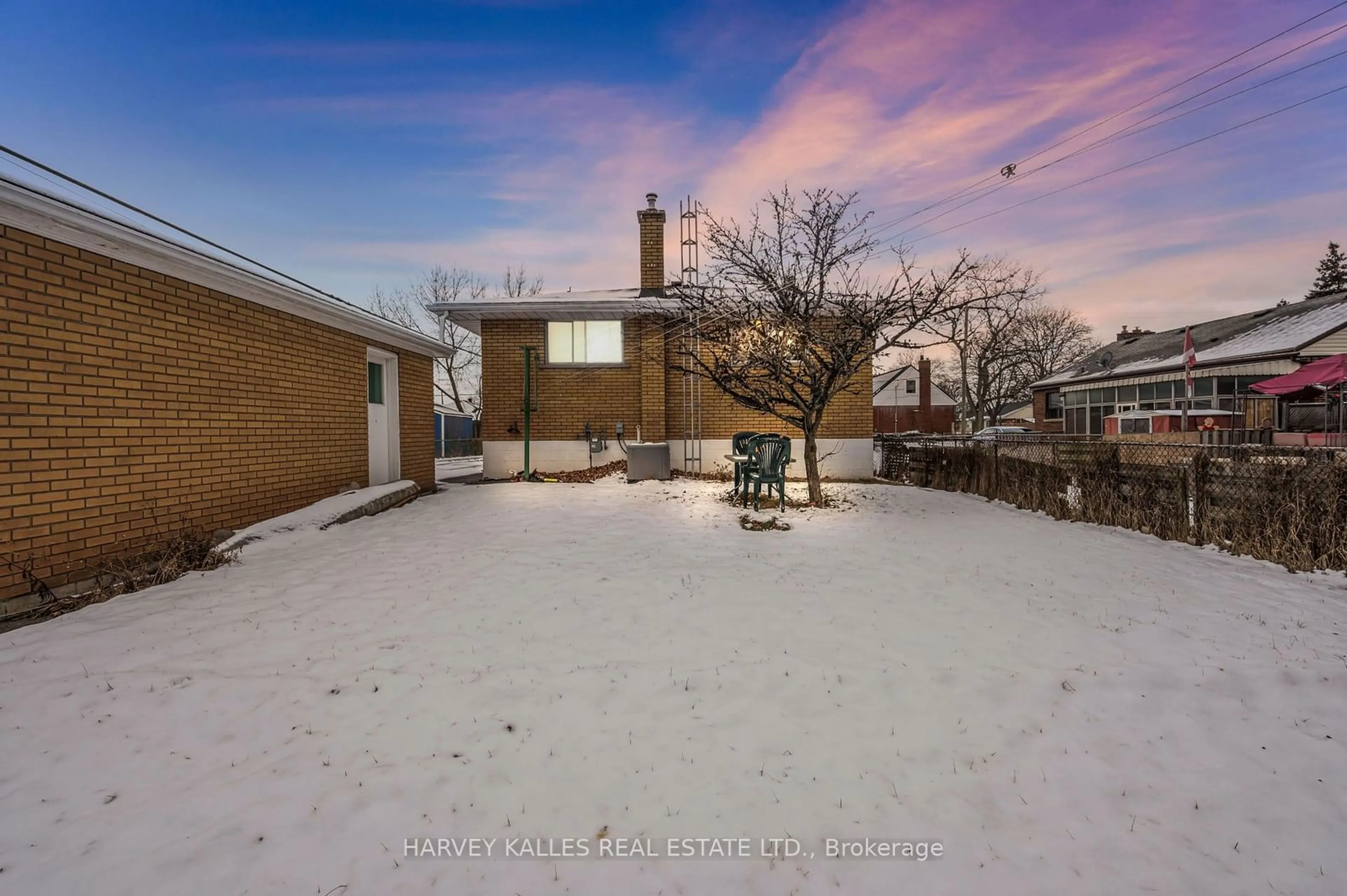 A pic from outside/outdoor area/front of a property/back of a property/a pic from drone, street for 51 Robroy Ave, Hamilton Ontario L8K 3X5