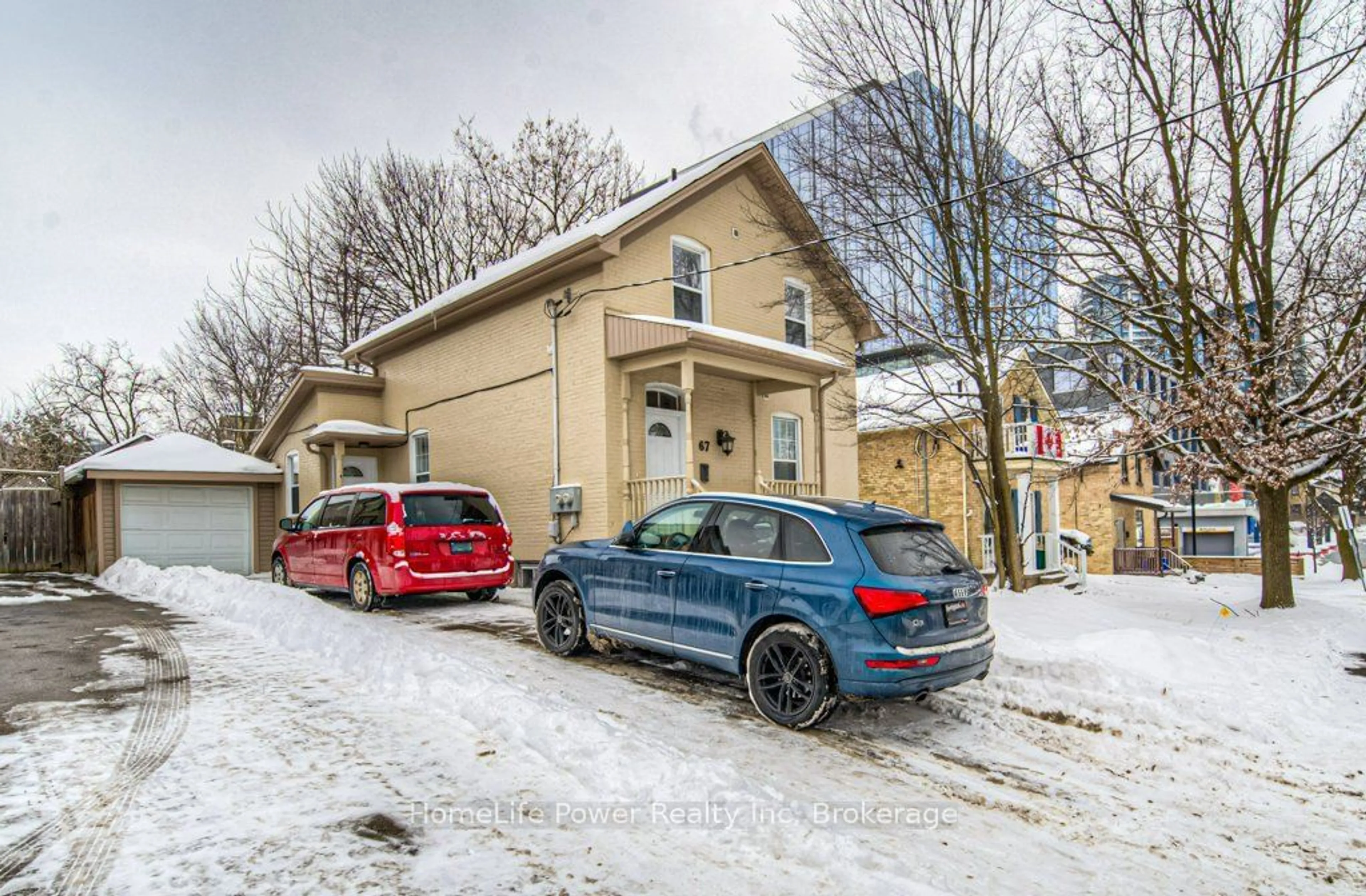 A pic from outside/outdoor area/front of a property/back of a property/a pic from drone, street for 67 Wellington St, Kitchener Ontario N2H 5J5