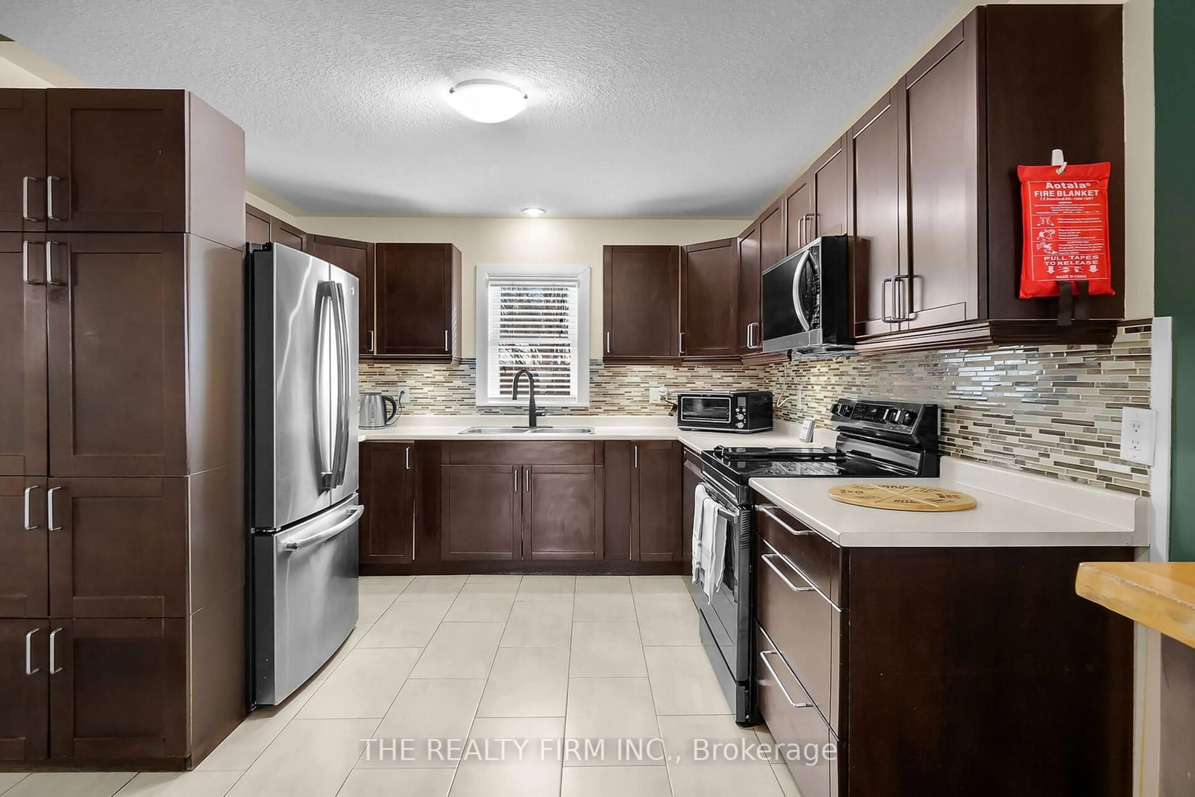 Standard kitchen, ceramic/tile floor for 60 Langarth St, London Ontario N6J 1P2