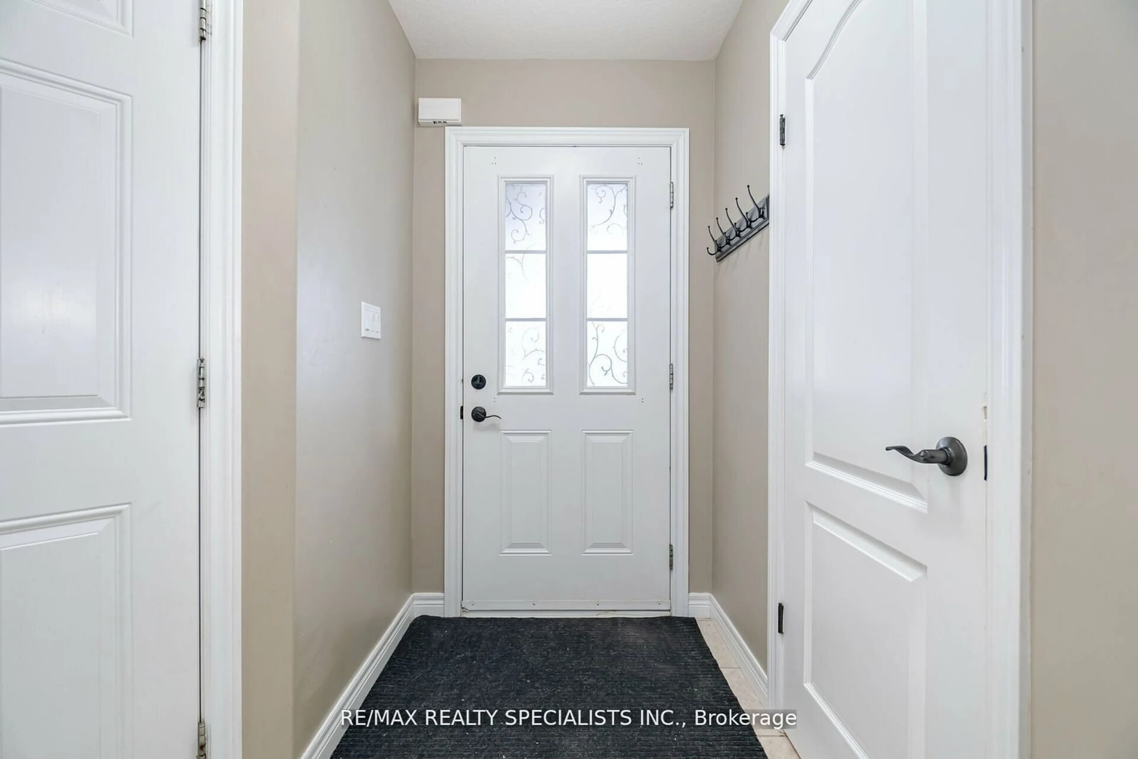 Indoor entryway for 90 Alderson Dr #6, Cambridge Ontario N3C 0E4