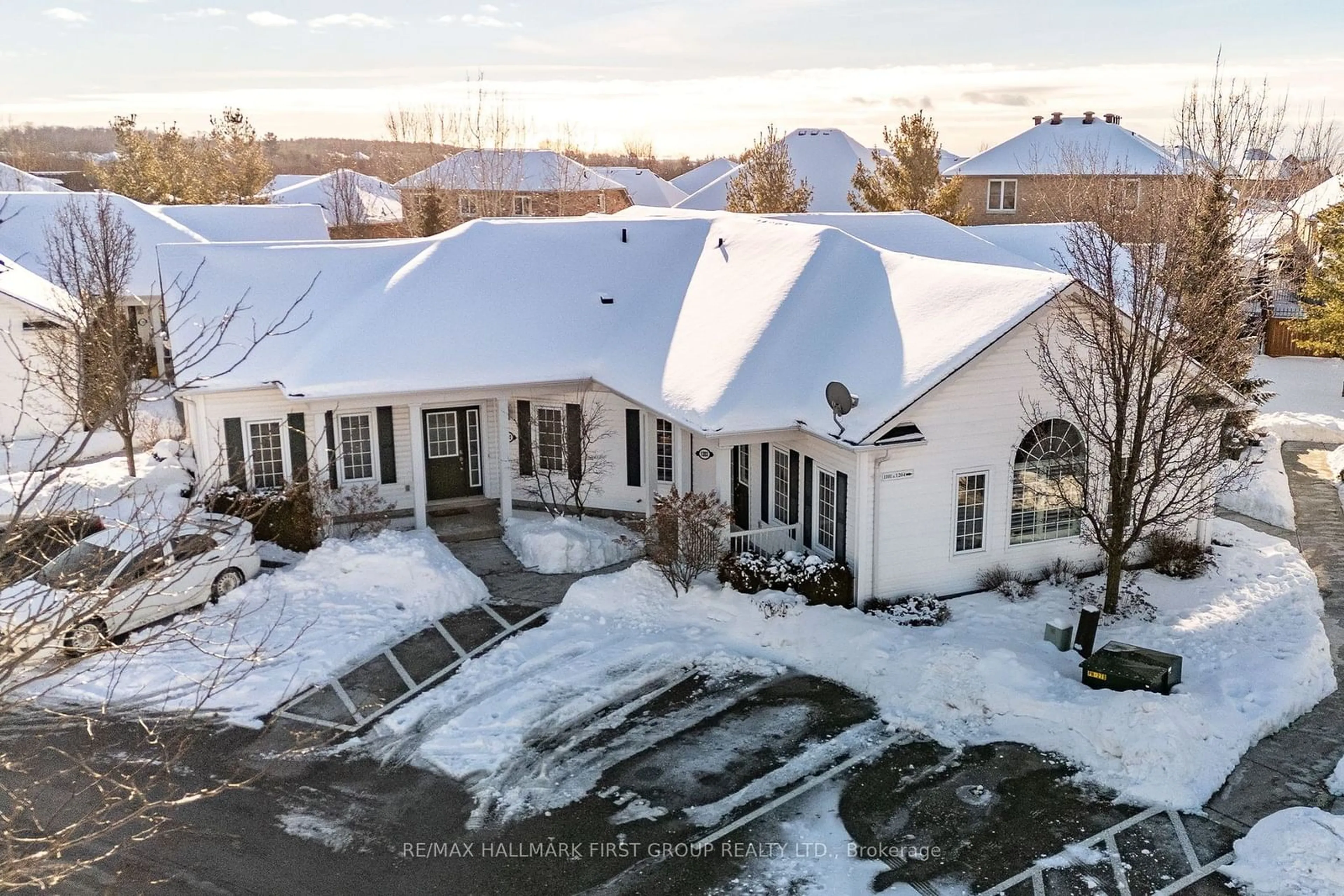 A pic from outside/outdoor area/front of a property/back of a property/a pic from drone, mountain view for 325 Densmore Rd #1203, Cobourg Ontario K9A 0E4